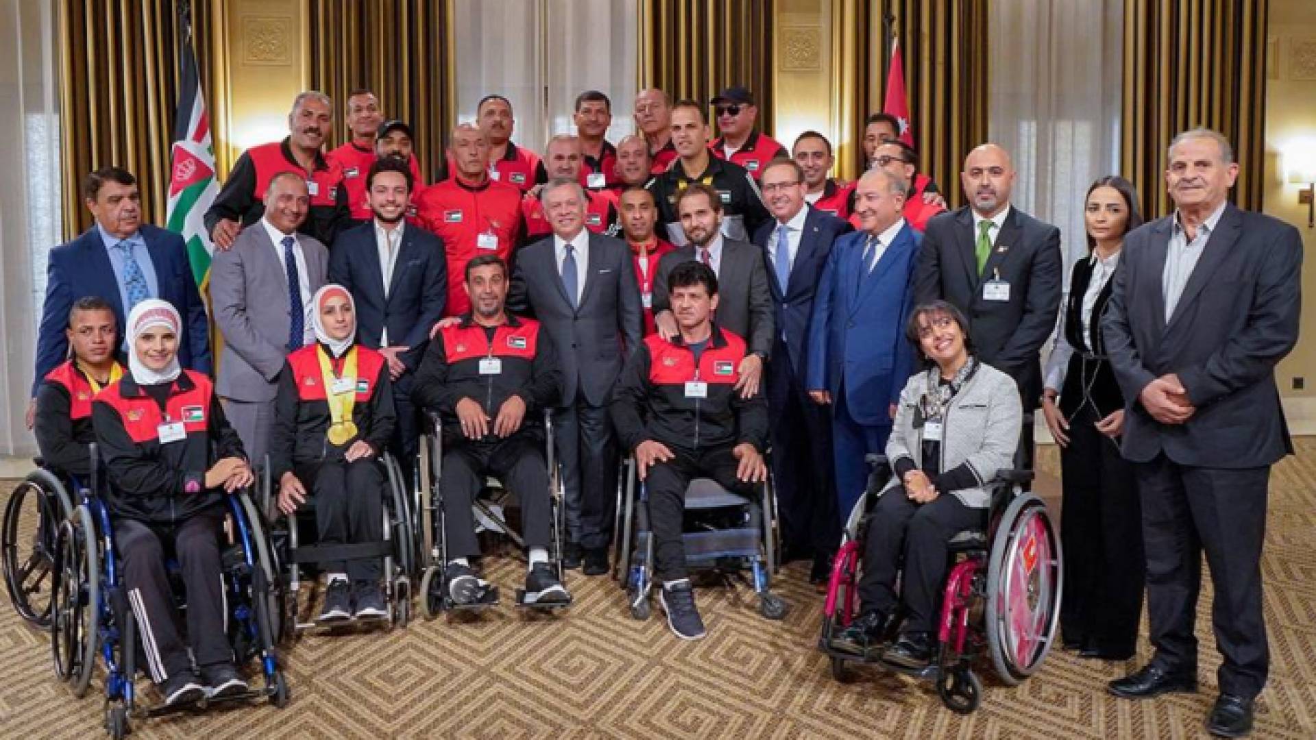 الملك يستقبل أعضاء فريق الهيئة الهاشمية للمصابين العسكريين