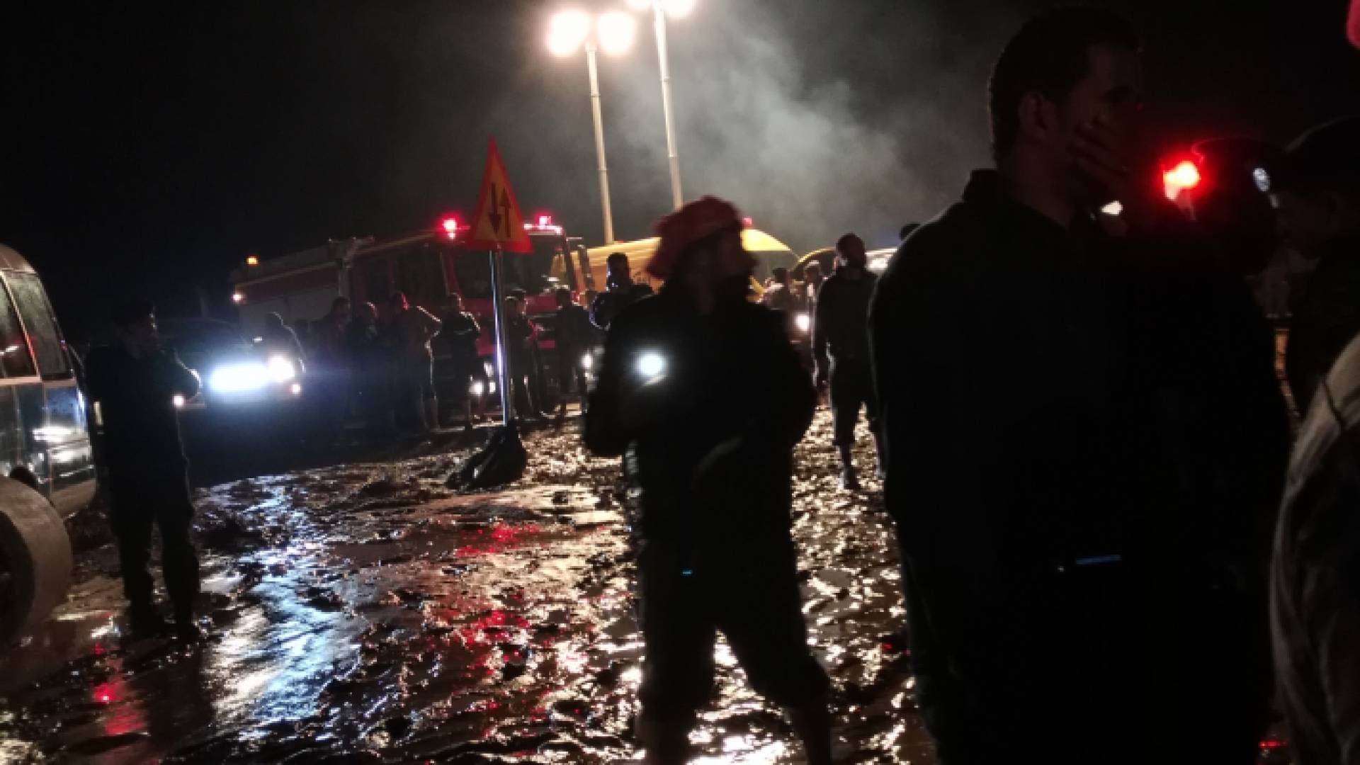 كوادر الدفاع المدني تواصل عمليات البحث