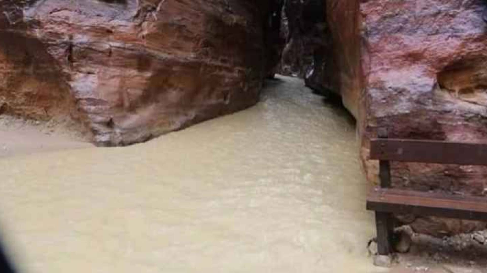 سيول البتراء أمس