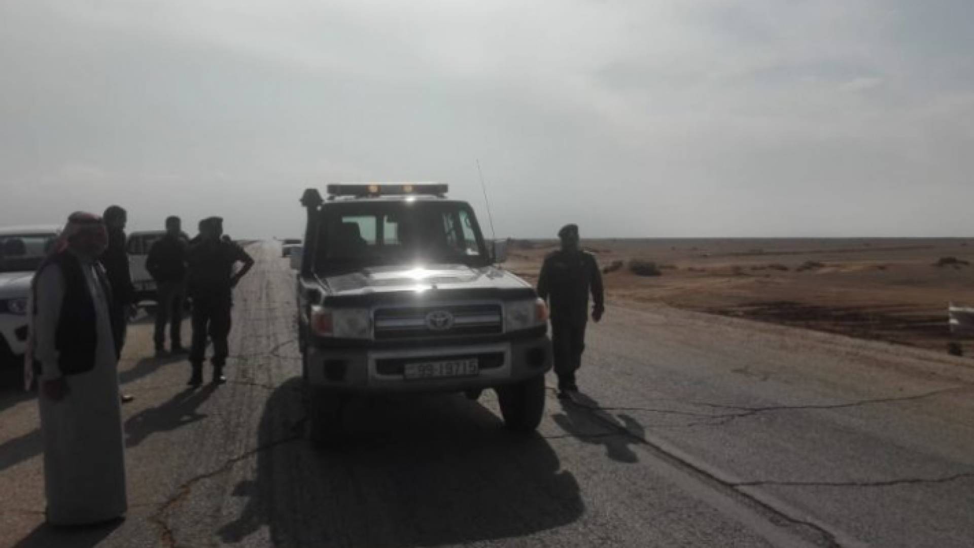 إخلاء 3 عائلات داهمتهم السيول في منشية معان