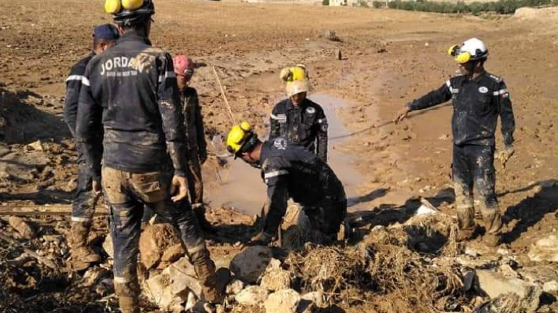 كوادر الدفاع المدني