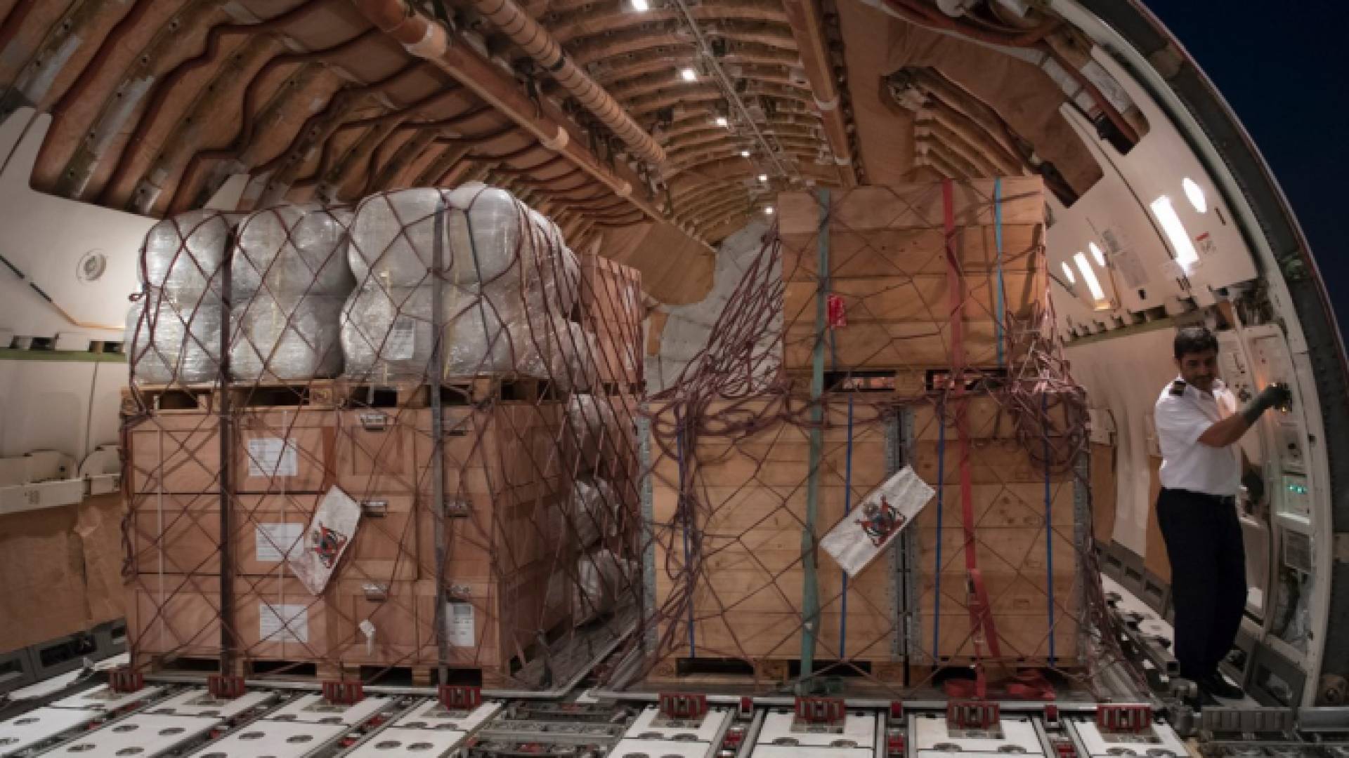 المساعدات التي قدمتها الامارات للأردن