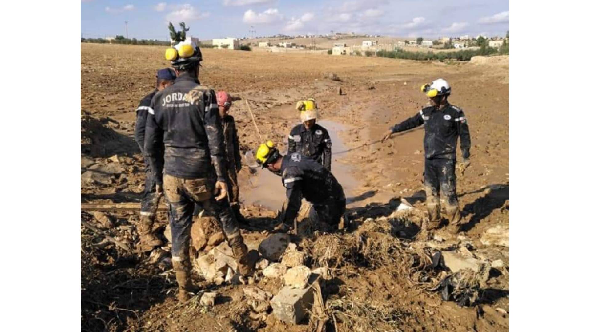 جانب من عمليات البحث في الوالة