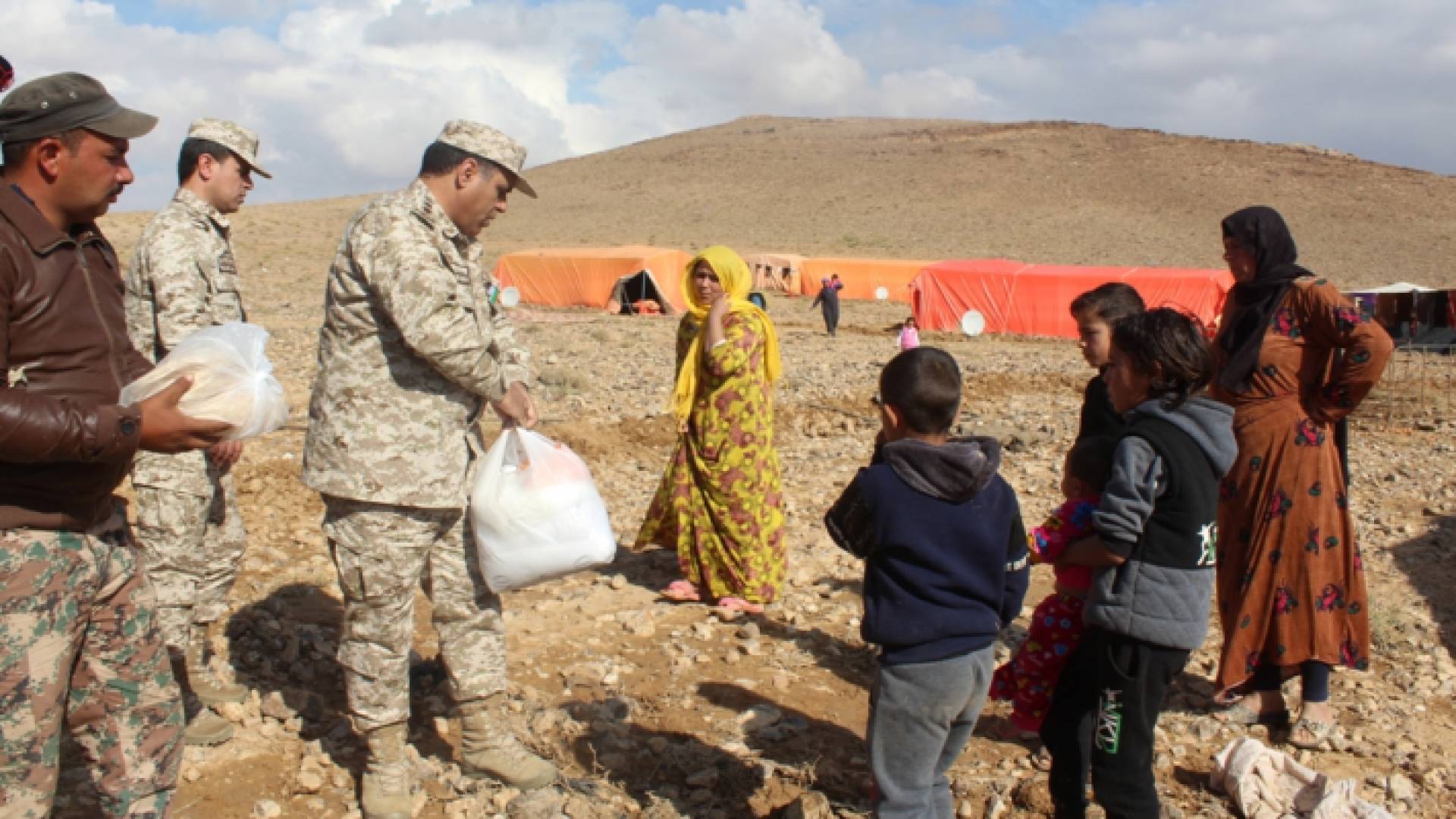 جامب من توزيع المساعدات