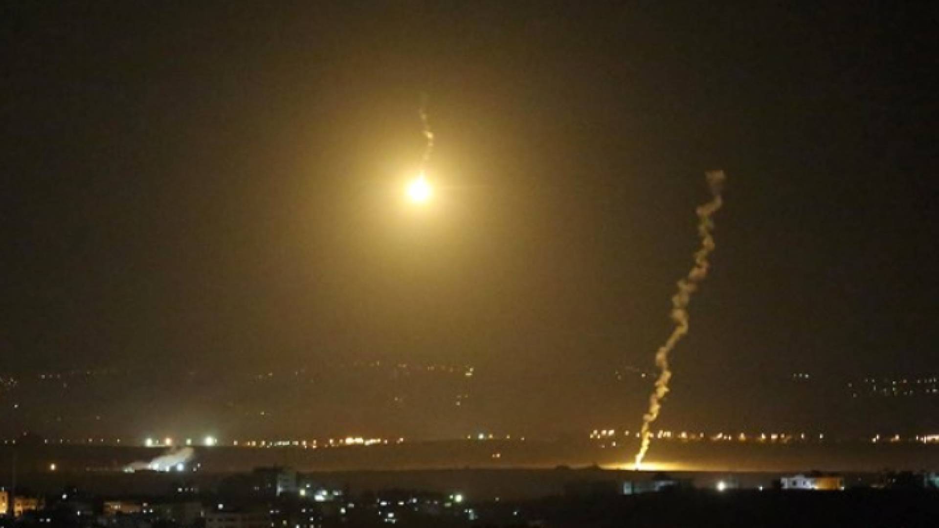 جانب من عمليات القصف على غزة