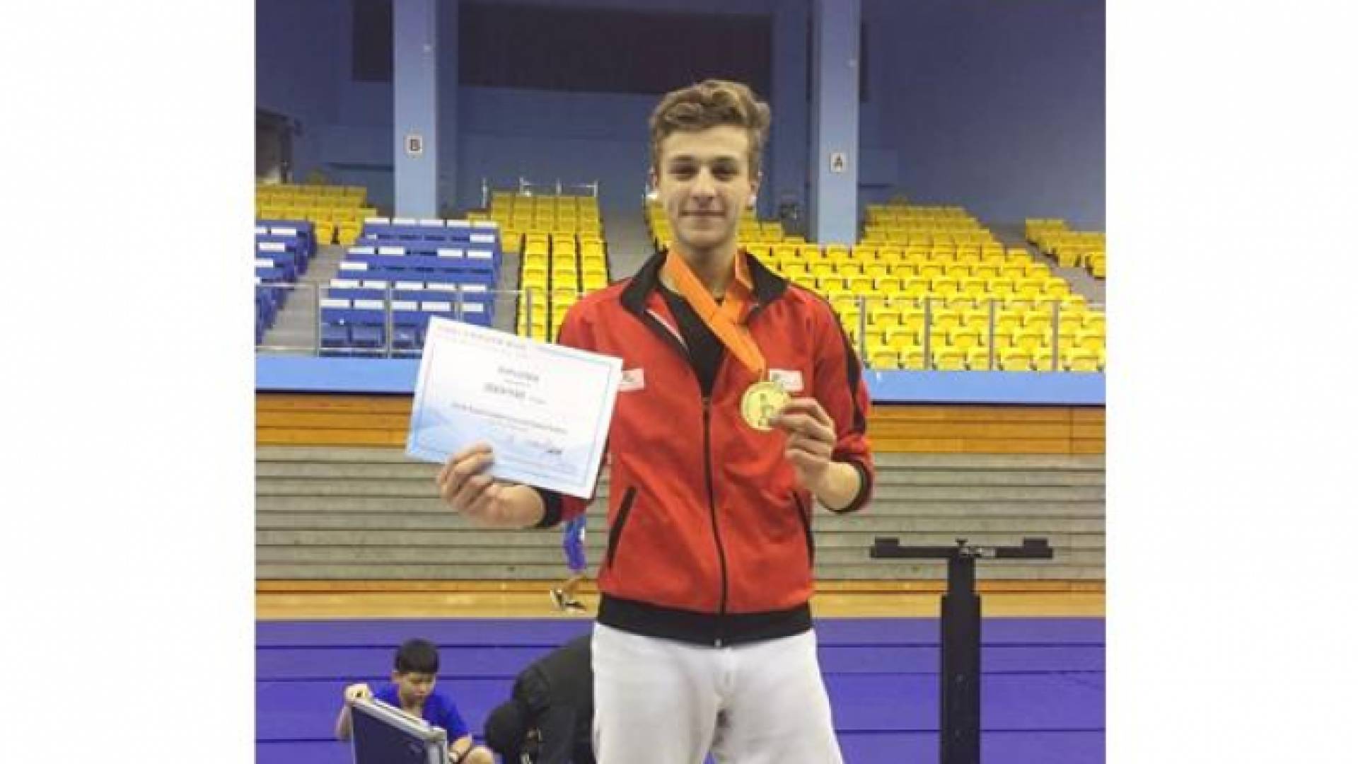 لاعب منتخب المبارزة اياد عودة