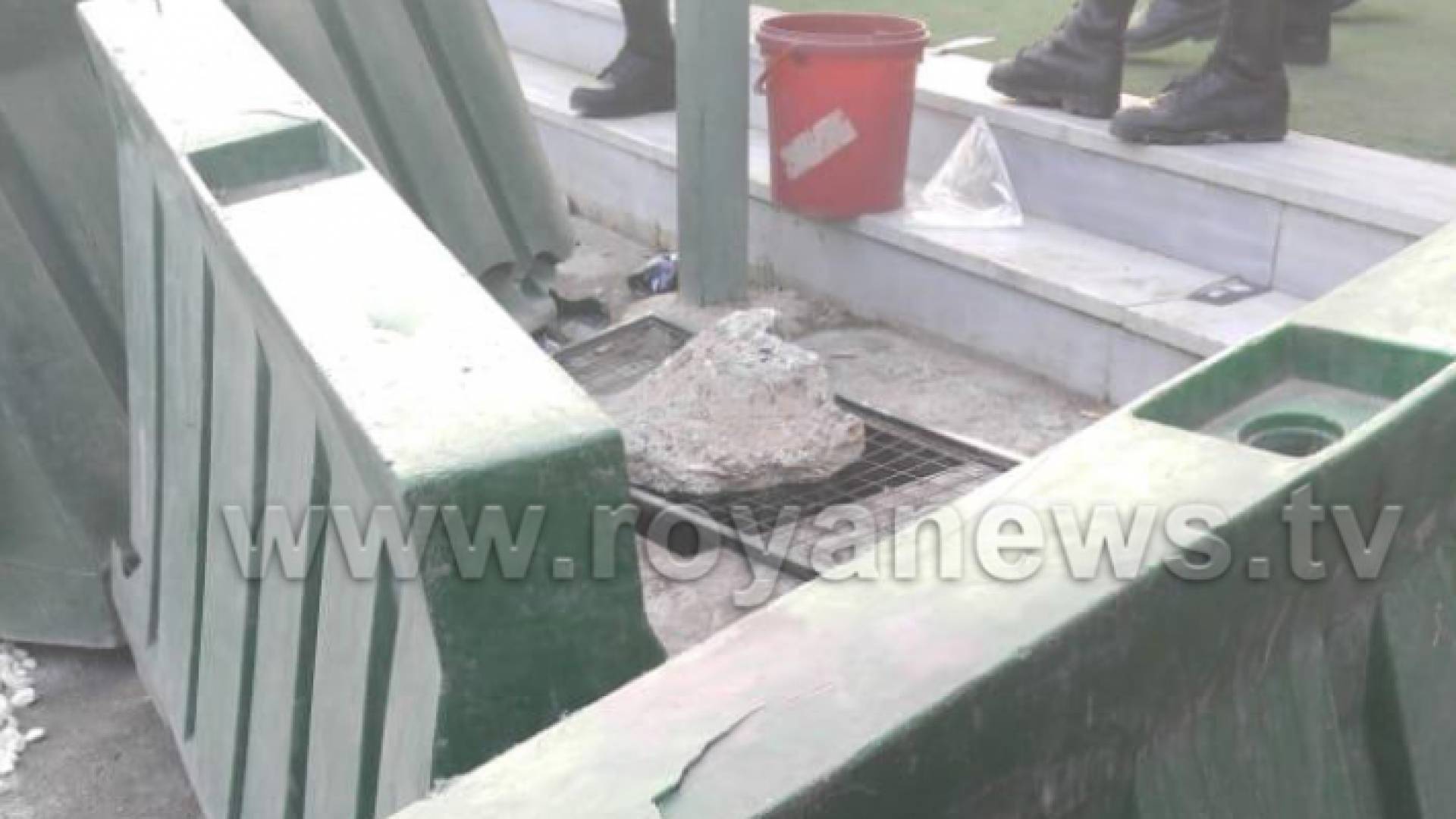 صورة الحفرة التي سقطت بها الطفلة والشاب أسيد