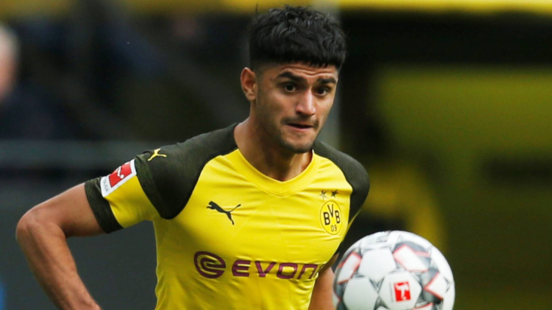 لاعب بروسيا دورتموند الألماني محمود داوود يرفض سوريا