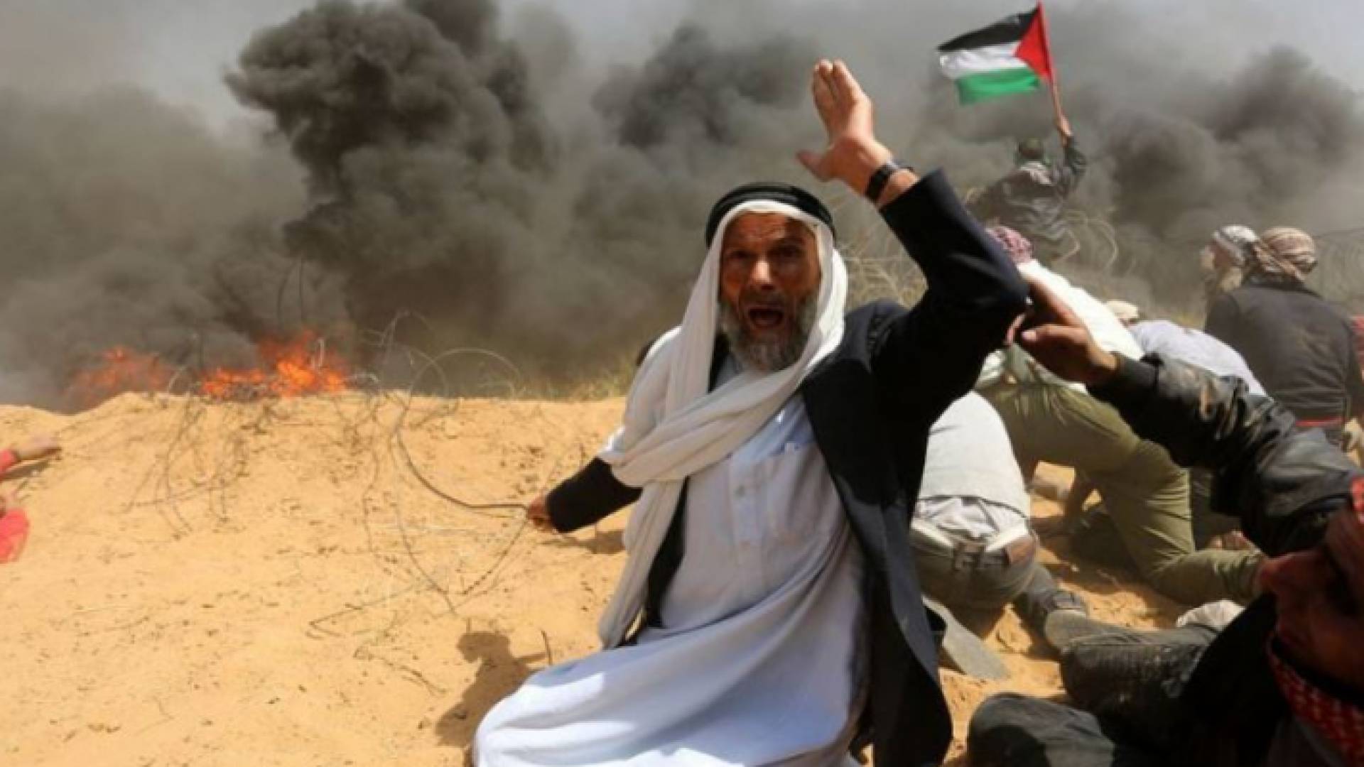 الفلسطينيون يشاركون في الجمعة الـ 34 لمسيرات العودة بعنوان "التطبيع جريمة وخيانة"