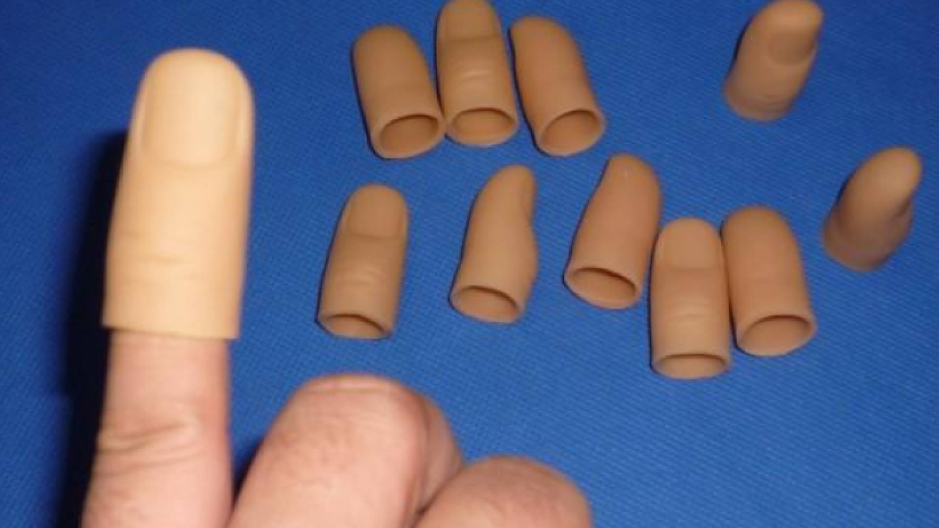 مما يساعد على نجاح هذه البصمات المزيفة وجود هامش خطأ معين في أجهزة استشعار بصمات الأصابع