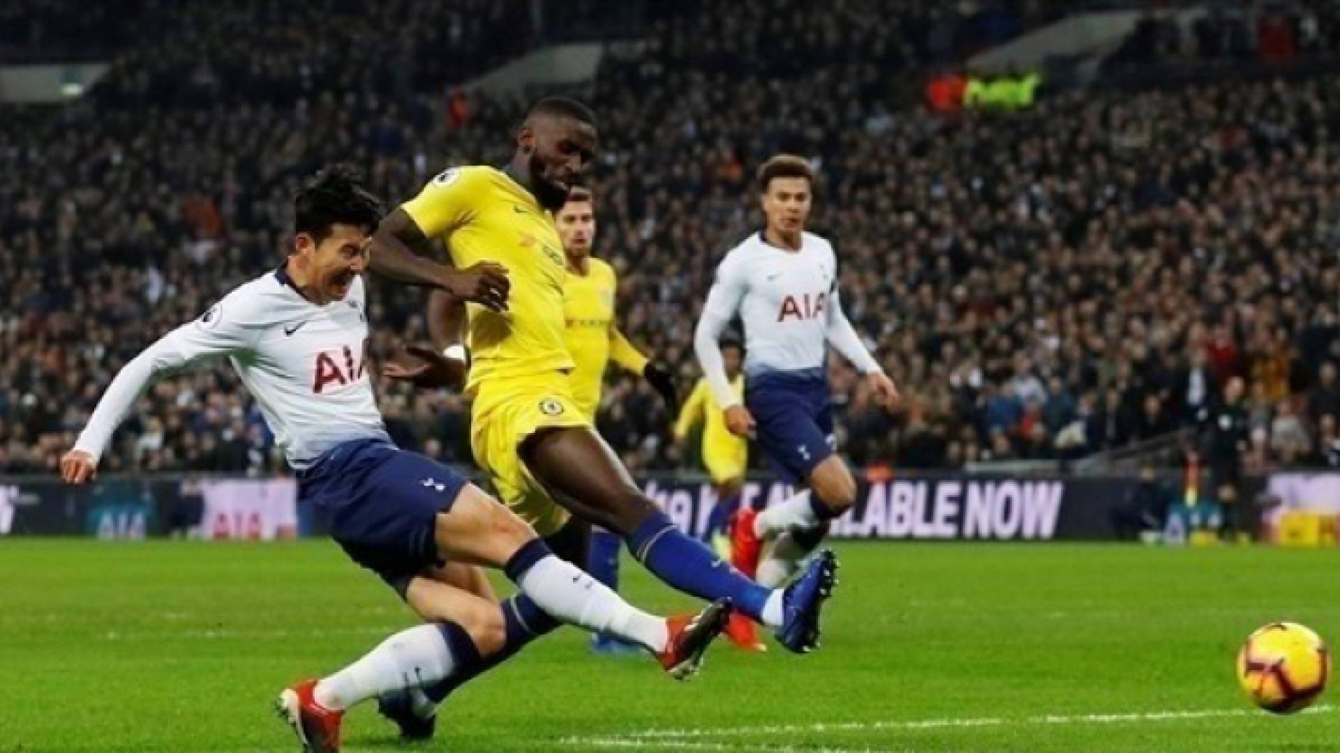 جانب من لقاء الفريقين