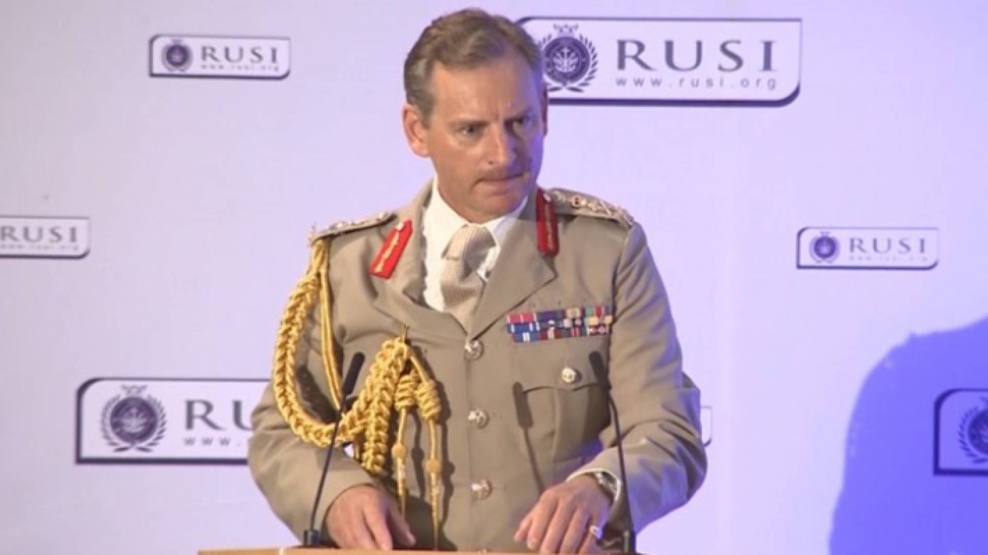 قائد الجيش البريطاني الجنرال مارك كارلتون-سميث