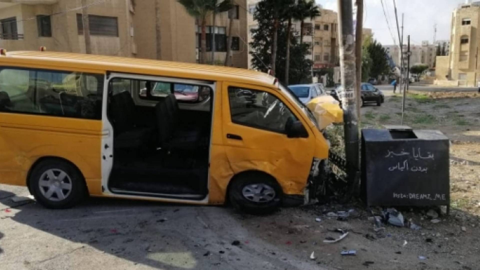 8 اصابات بحادث تصادم مركبة وباص روضة