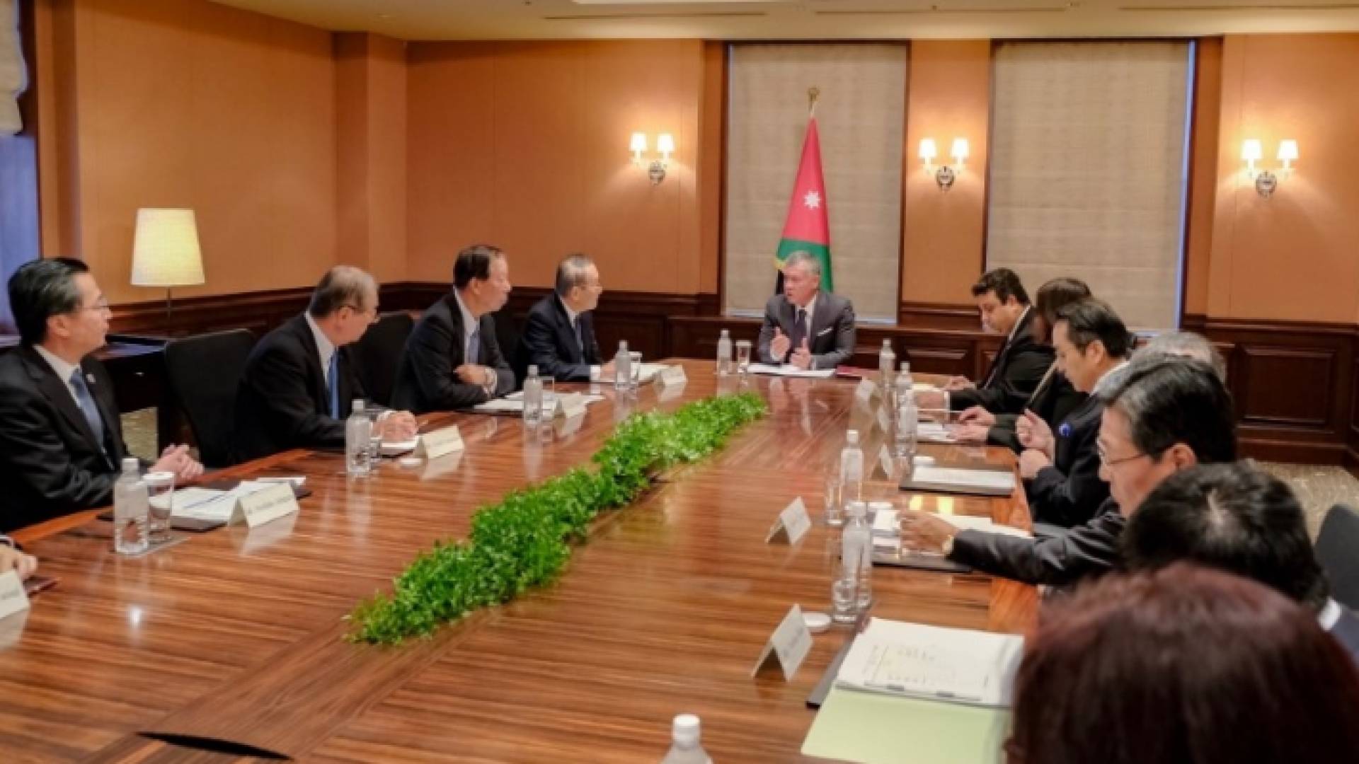 لقاء جلالة الملك مع رئيس وأعضاء جمعية الصداقة الأردنية اليابانية