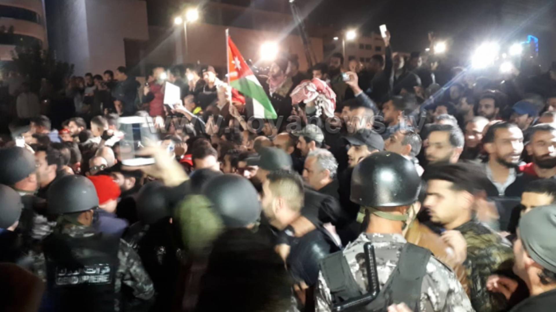 صورة للتدافع بين الدرك والمحتجين