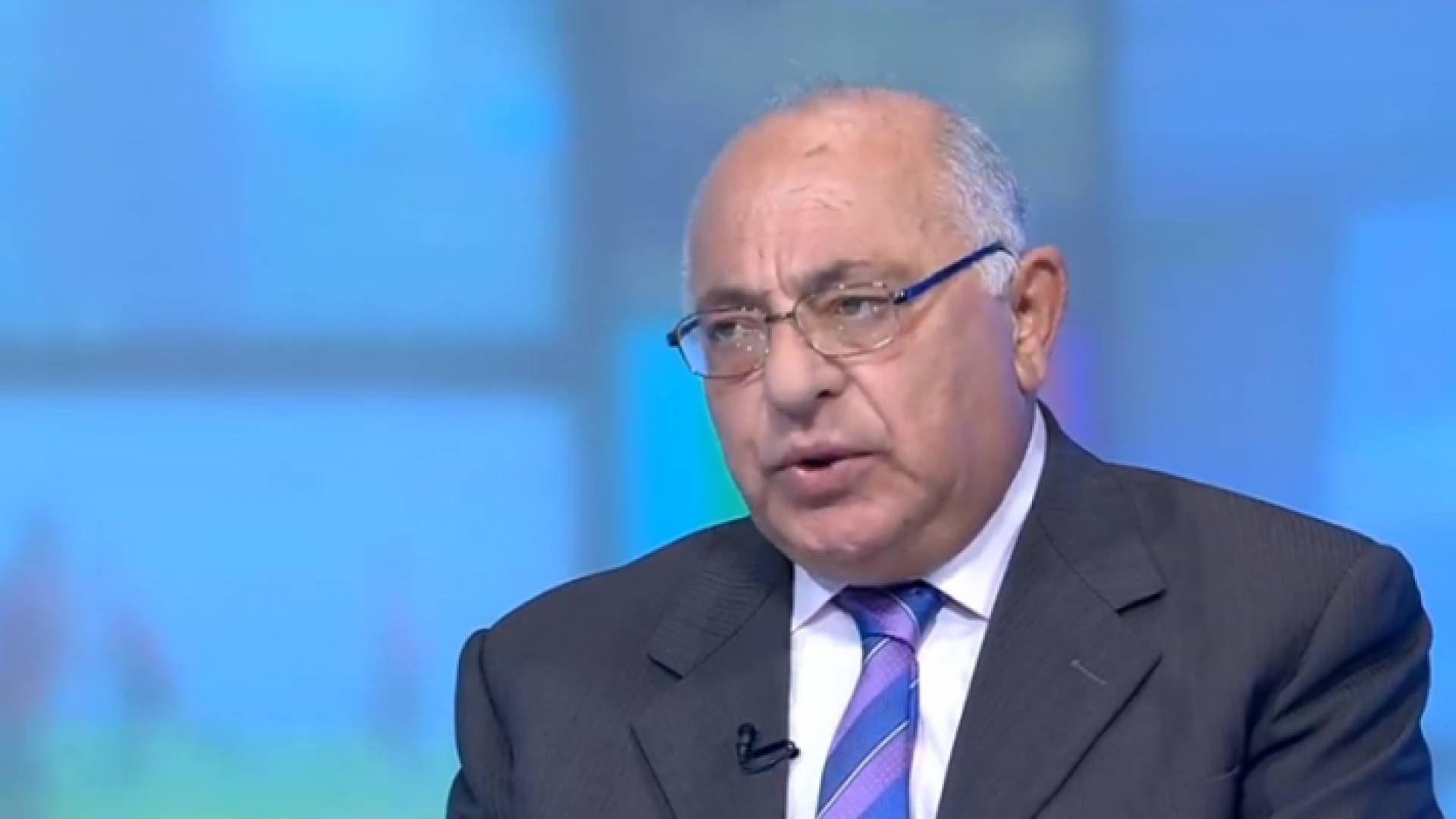 خلال الاستضافة