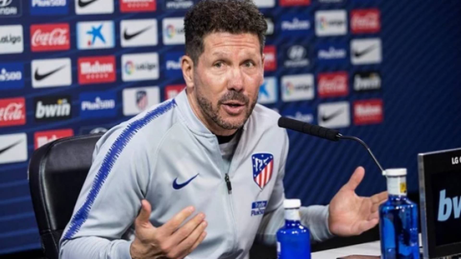 المدرب الأرجنتيني دييجو سيميوني المدير الفني لنادي العاصمة الإسبانية أتلتيكو مدري