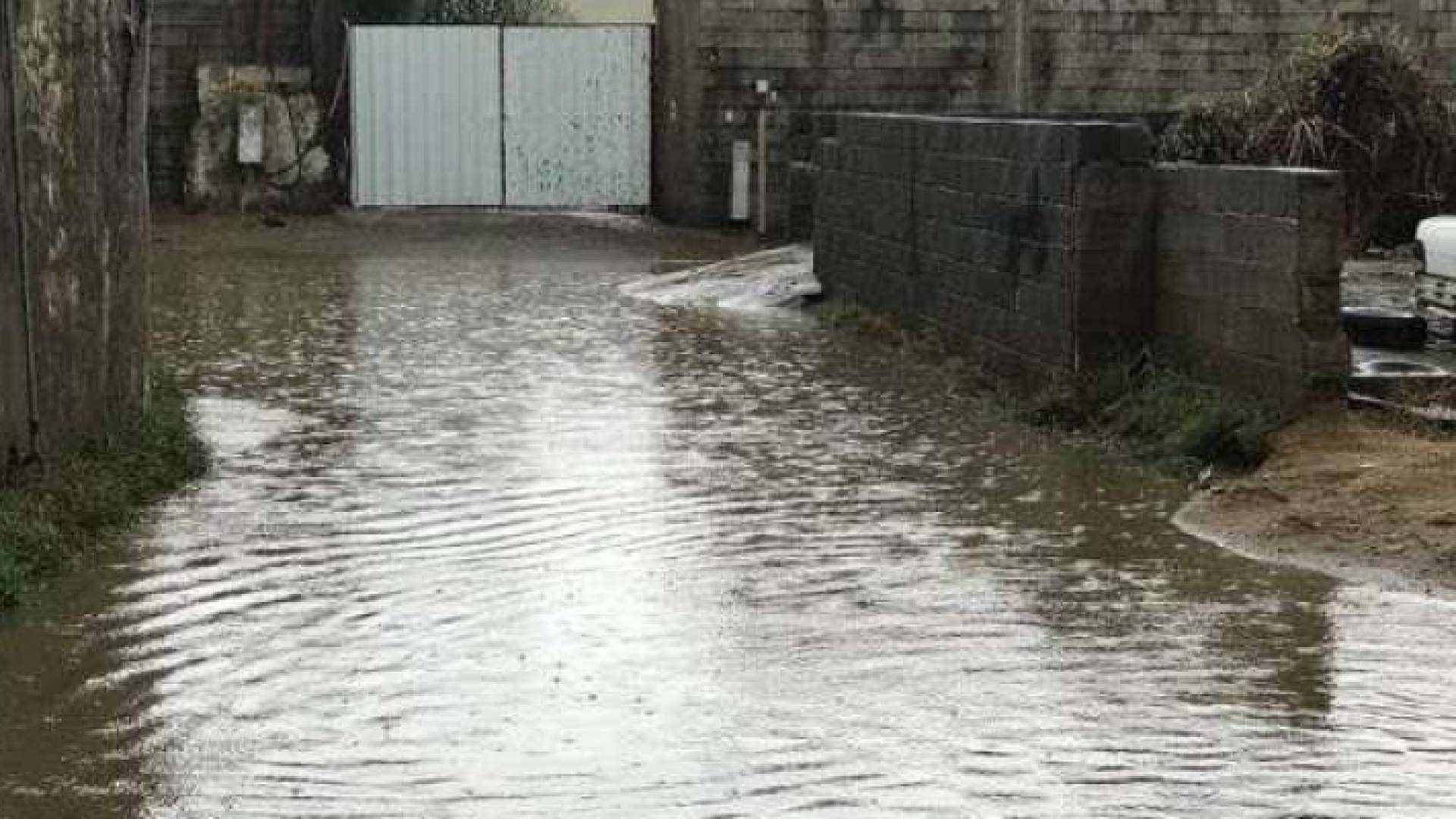 المياه تداهم منازل المواطنين - ارشيفية