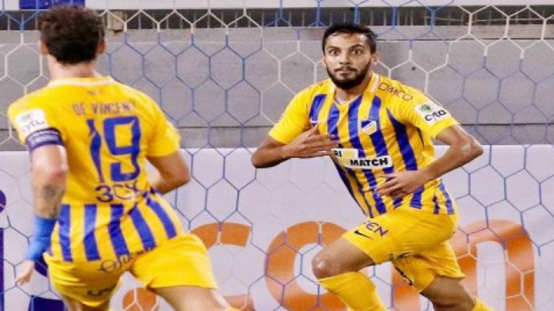 نجم منتخبنا الوطني لكرة القدم موسى التعمري، لاعب أبويل القبرصي