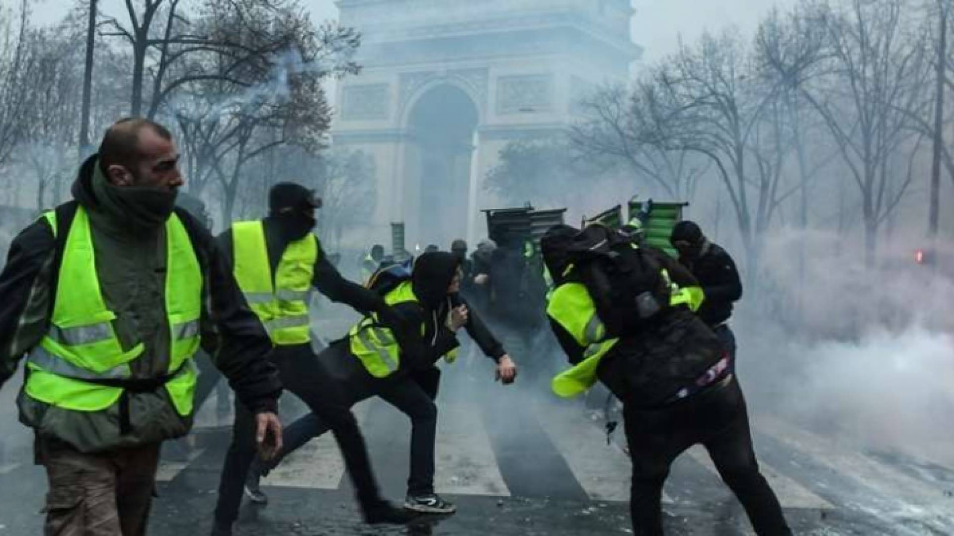 احتجاجات الستر الصفراء في فرنسا