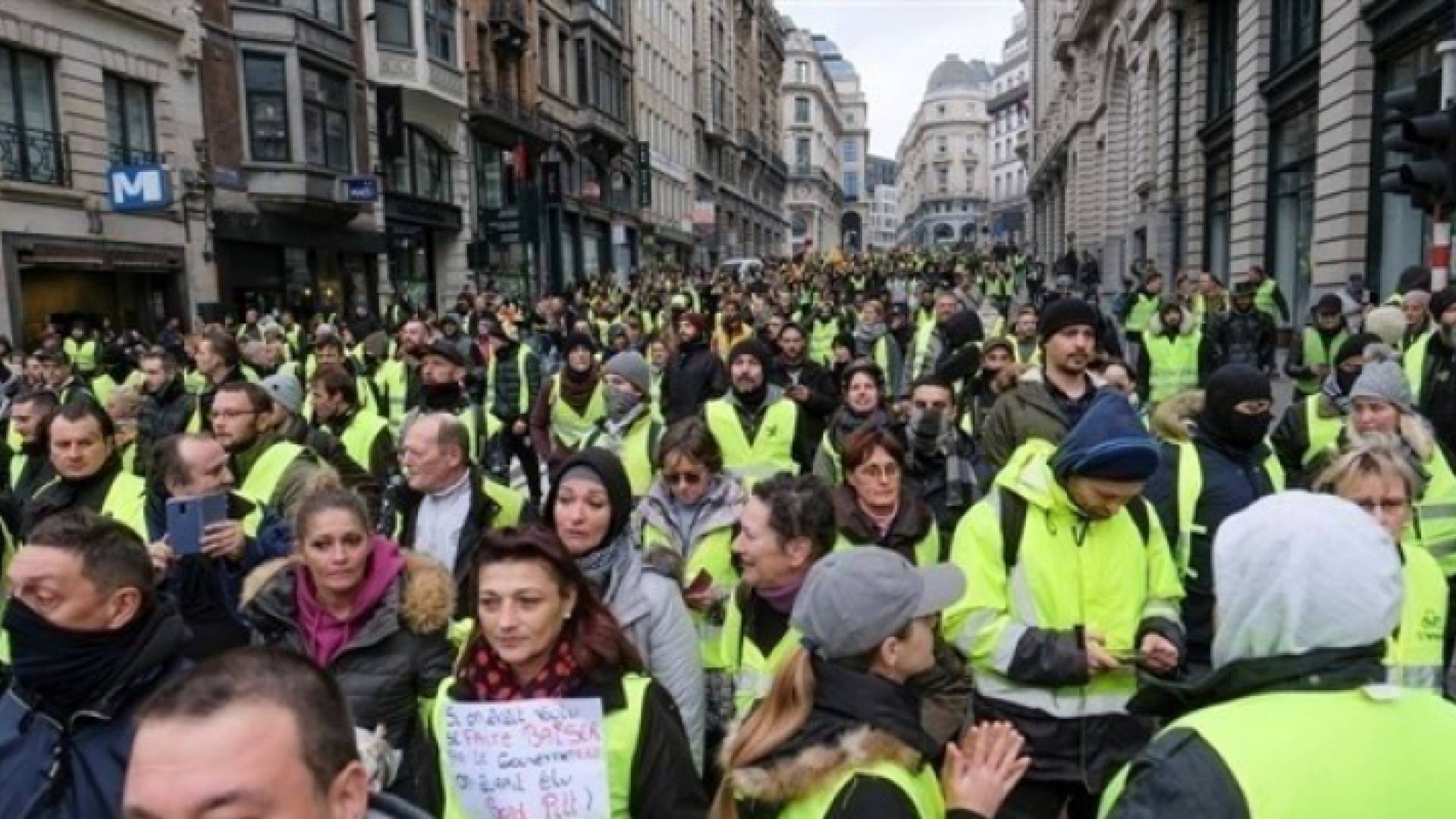 جانب من احتجاجات السترات الصفراء في باريس