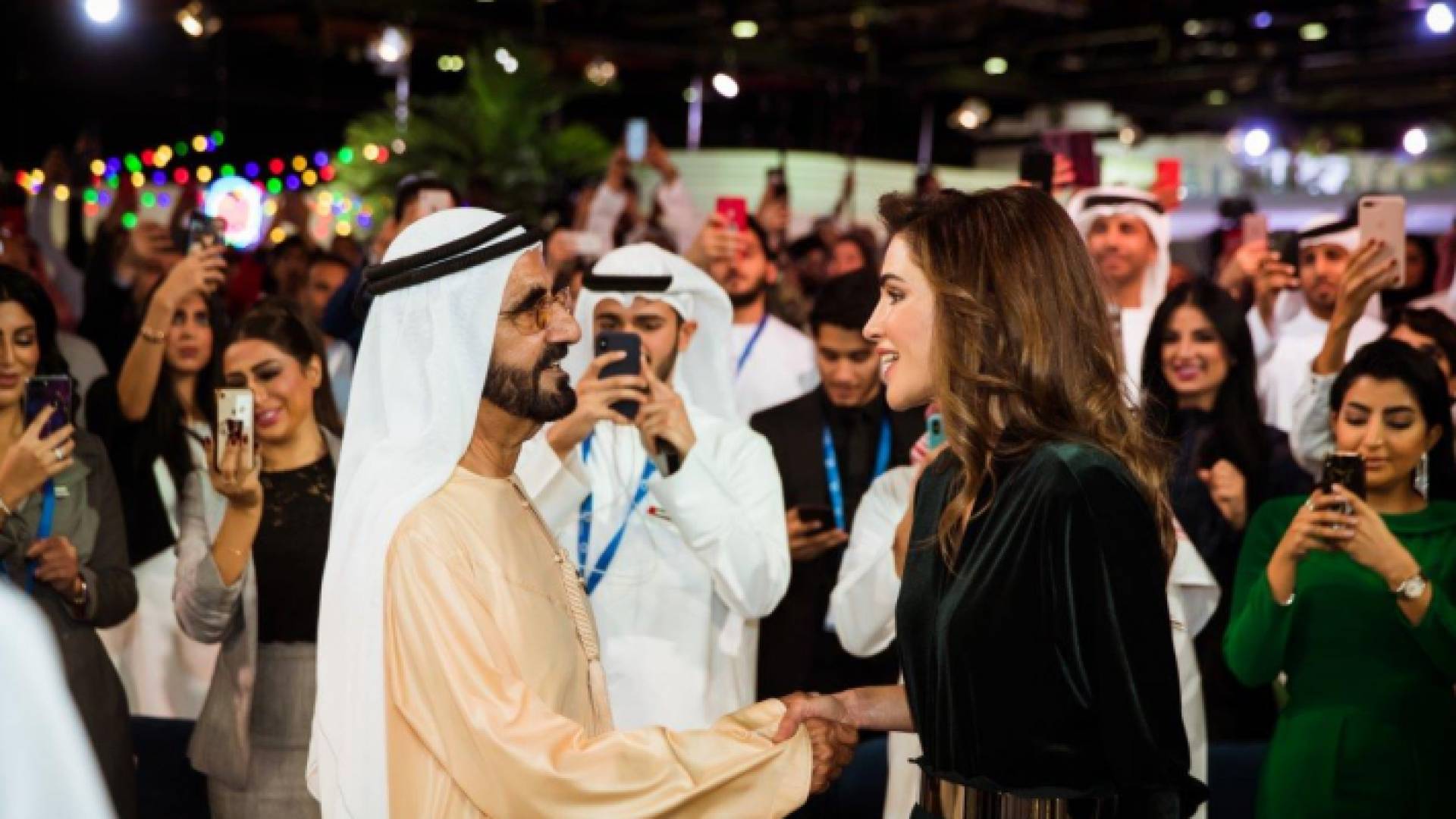 الملكة رانيا العبدالله تستلم جائزة شخصية العام المؤثرة في التواصل الاجتماعي