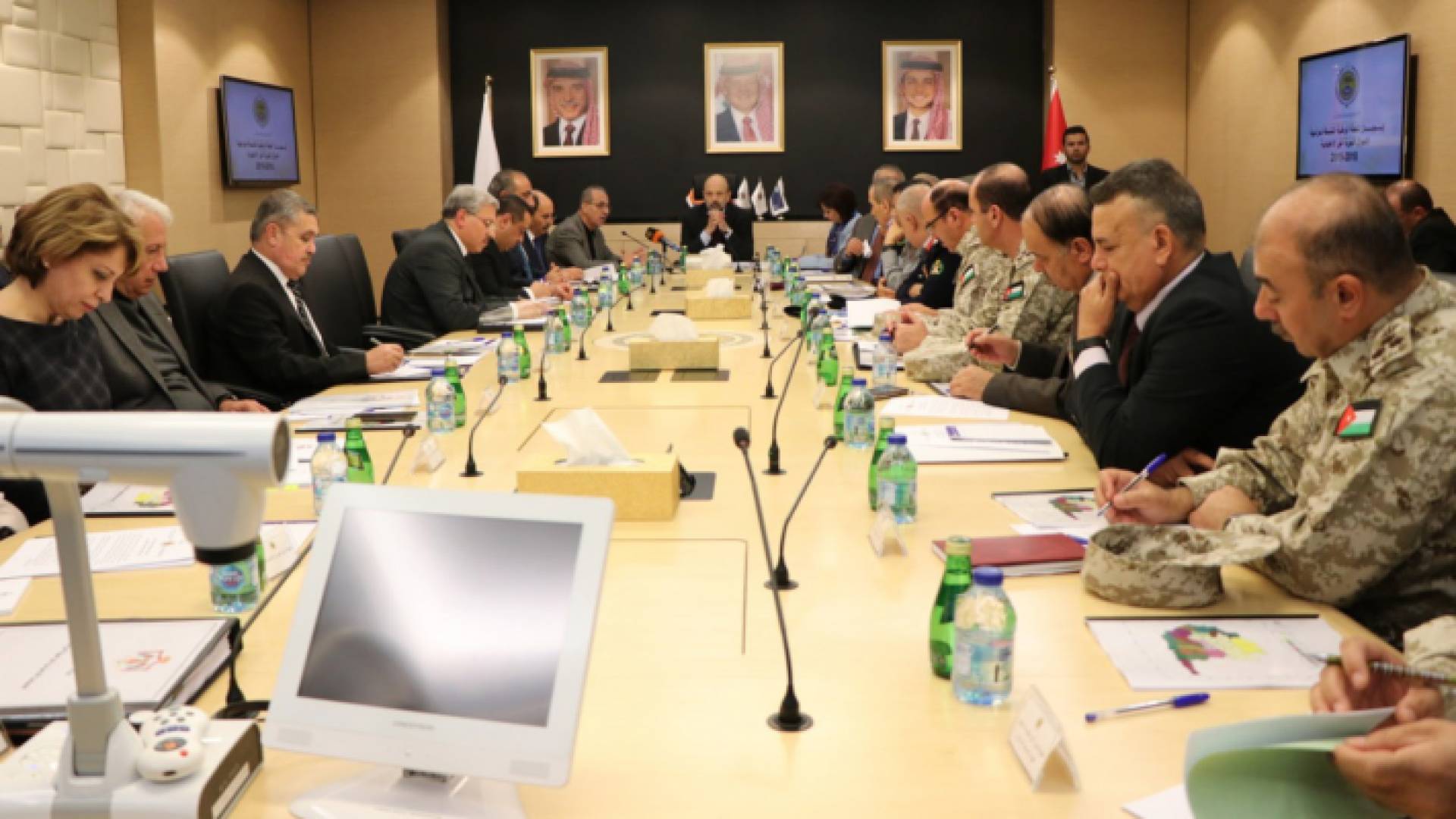 من الاجتماع