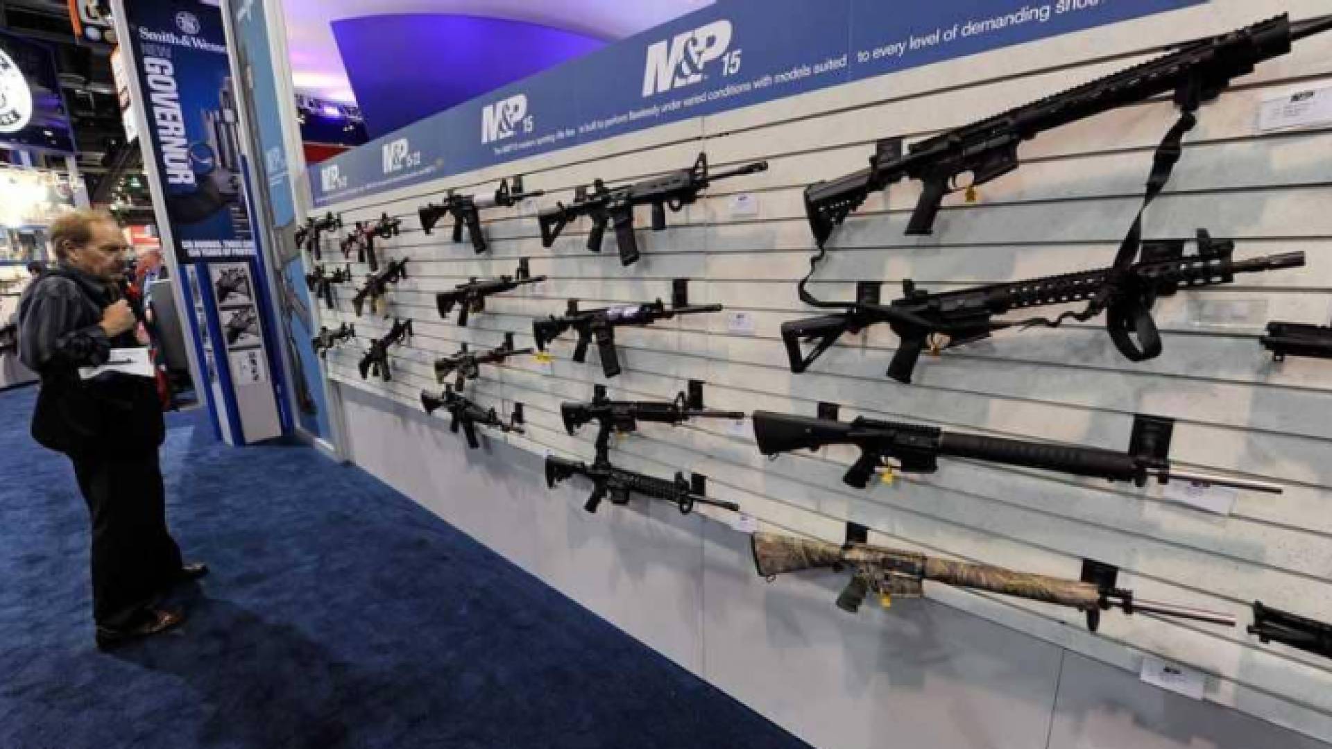 معرض لبيع الاسلحة