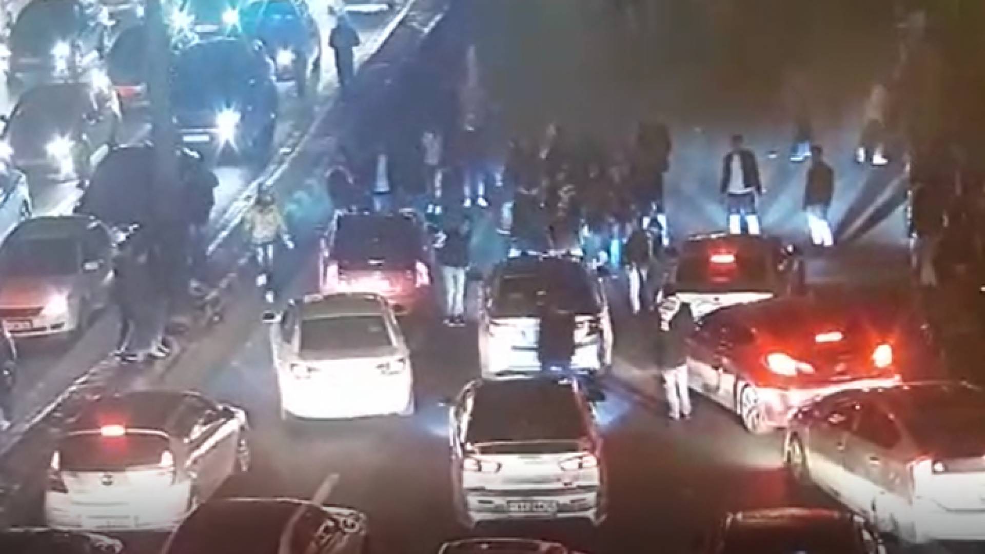 محتجين في الطريق