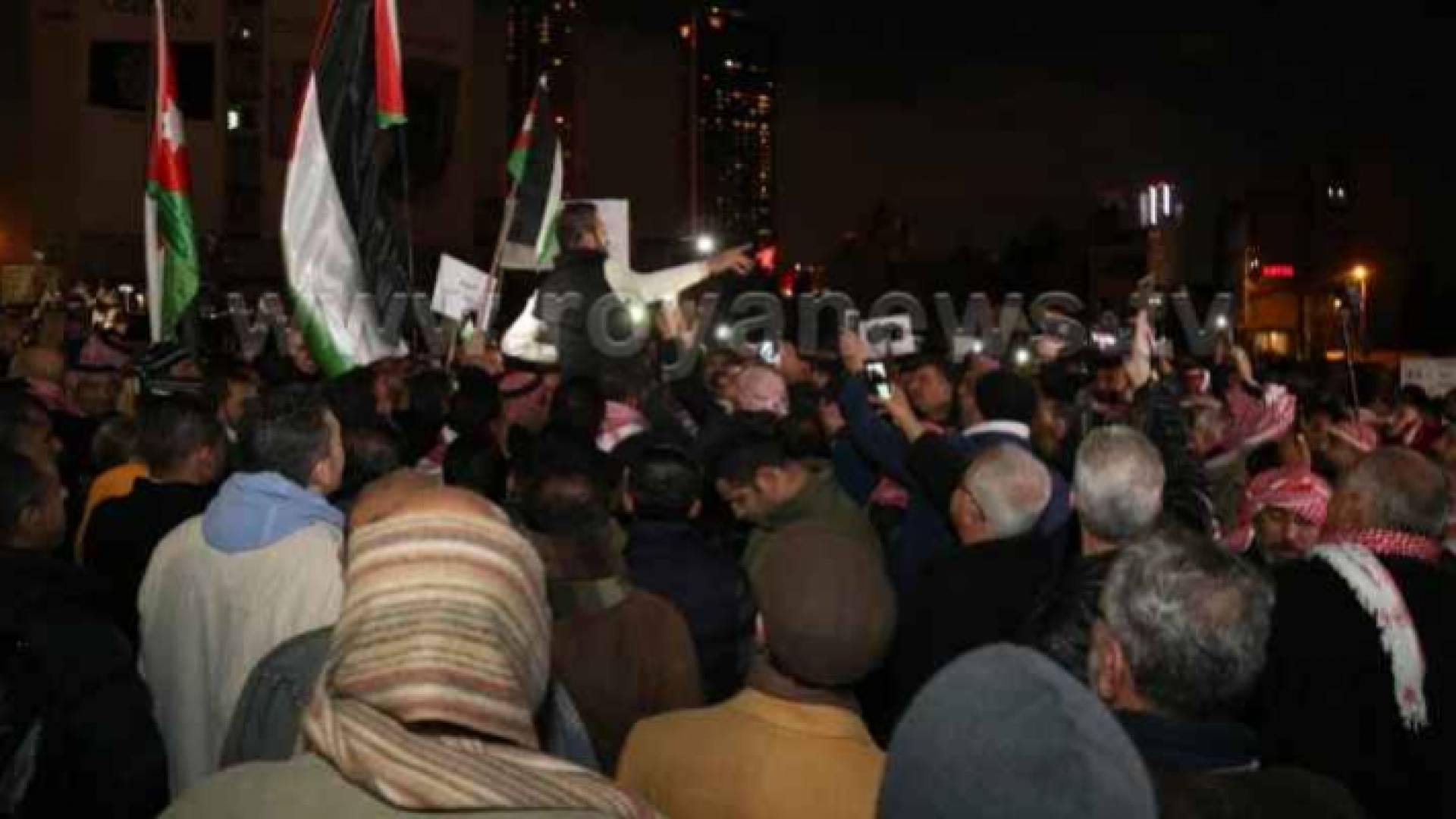 من الاعتصام