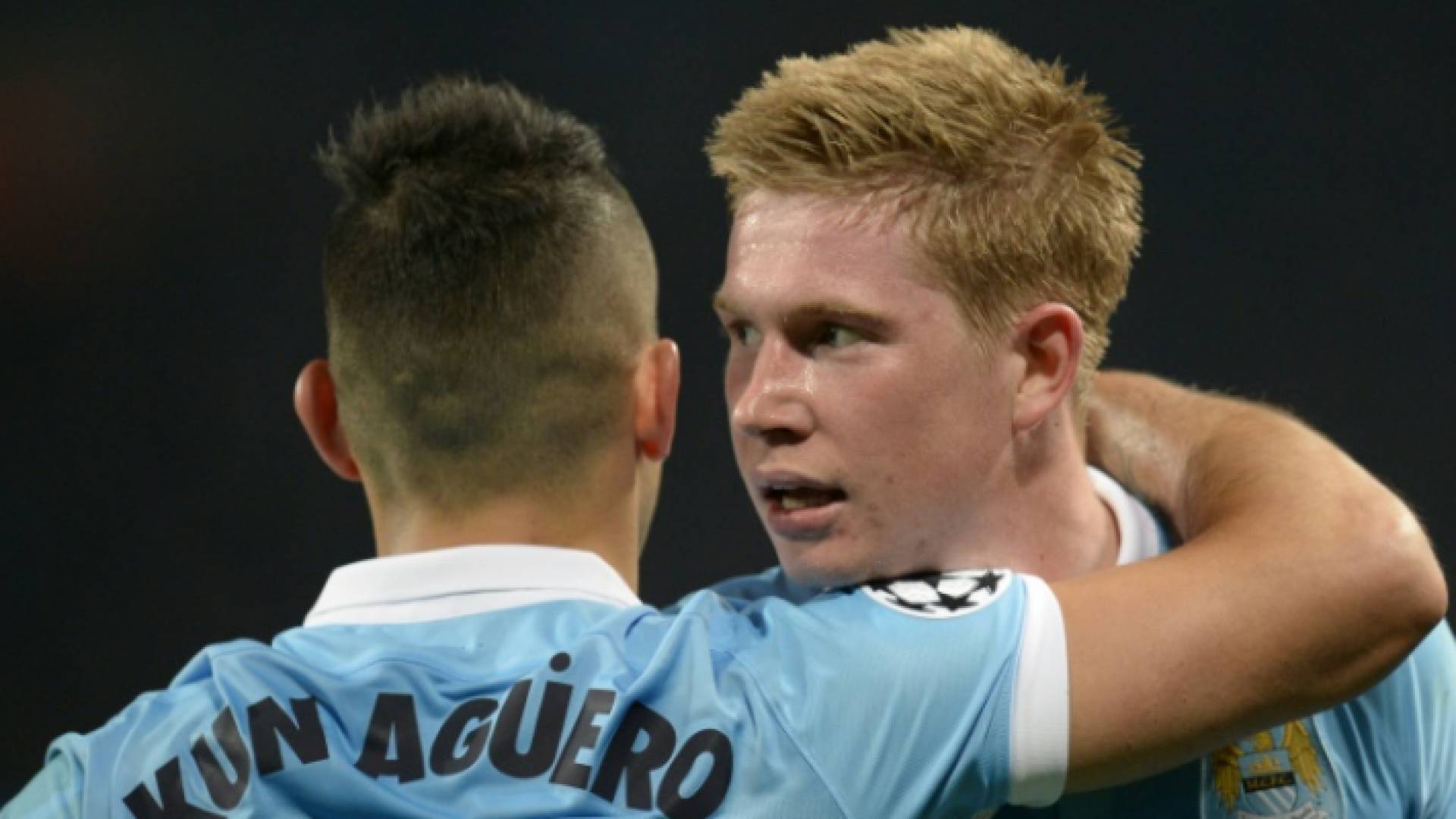 للاعبي مانشستر سيتي الأرجنتيني سيرخيو أغويرو والبلجيكي كيفن دي بروين