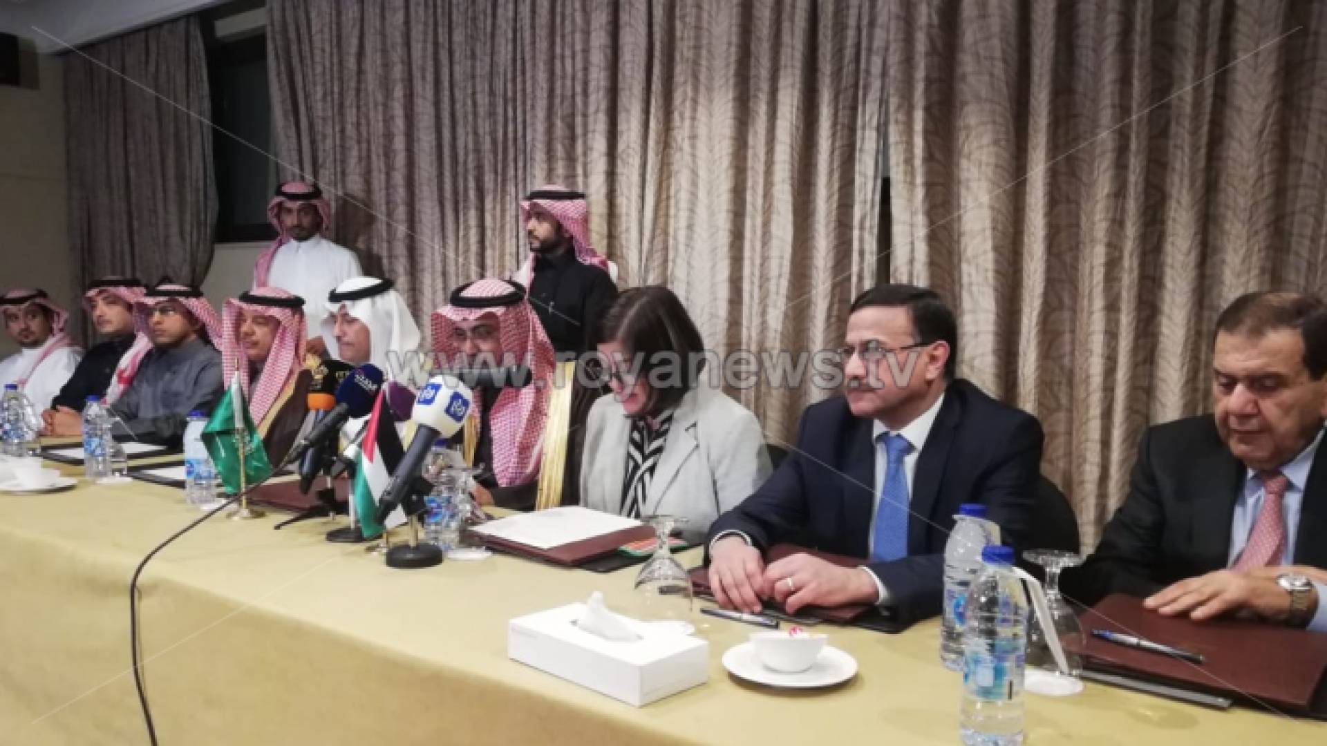 خلال التوقيع