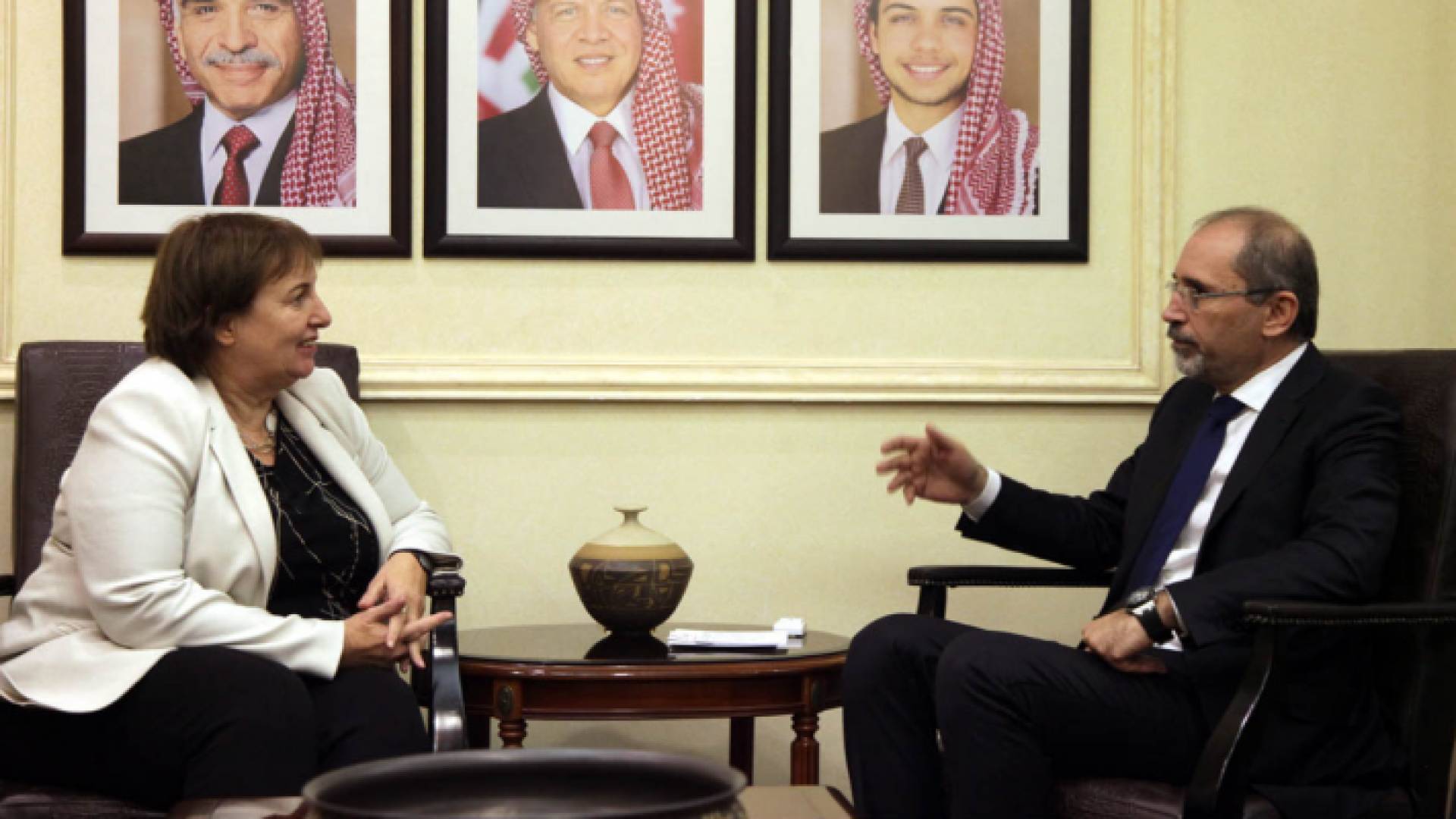 الصفدي يلتقي الممثل الخاص للاتحاد الأوروبي لعملية السلام