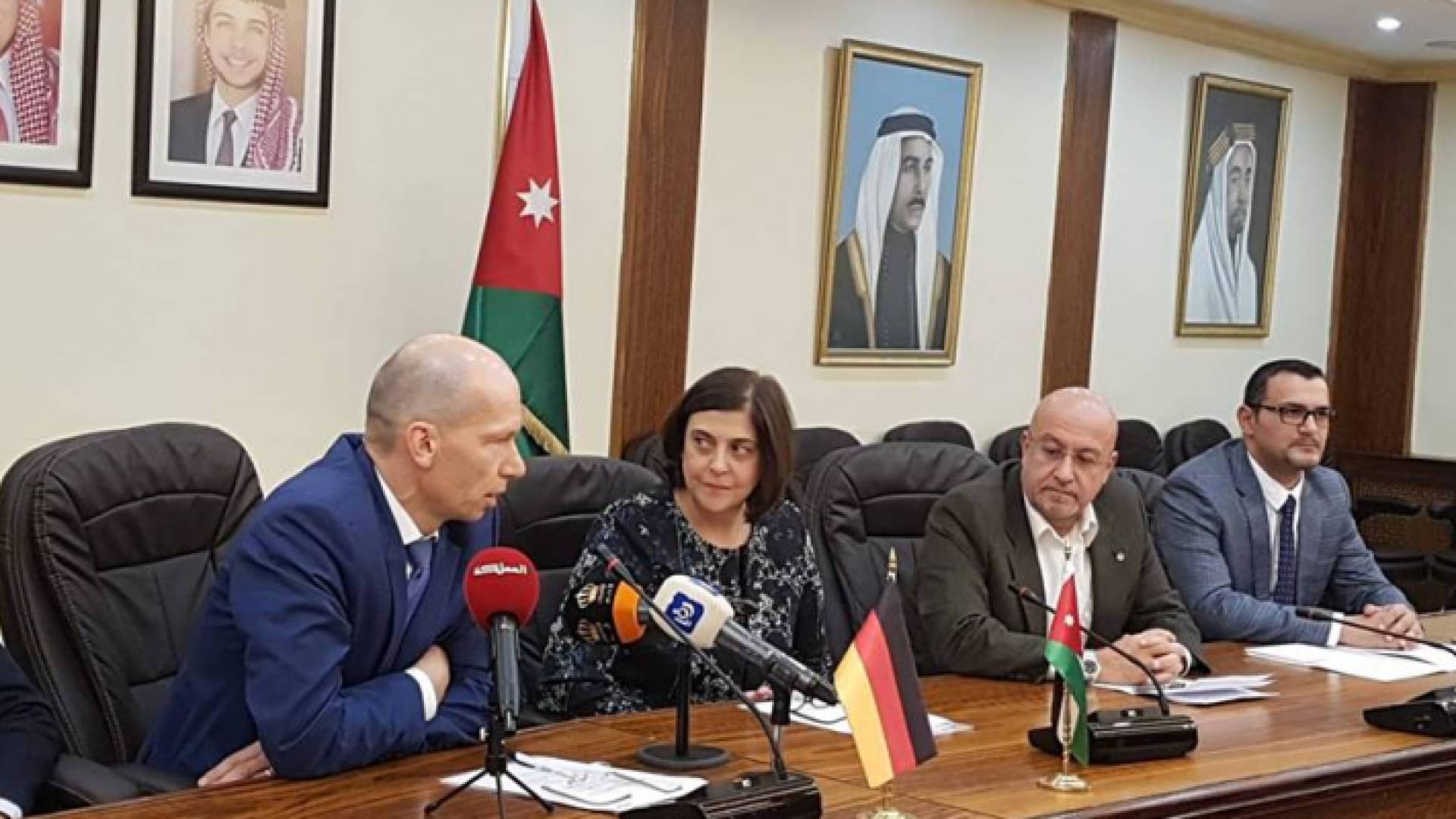 من حفل التوقيع