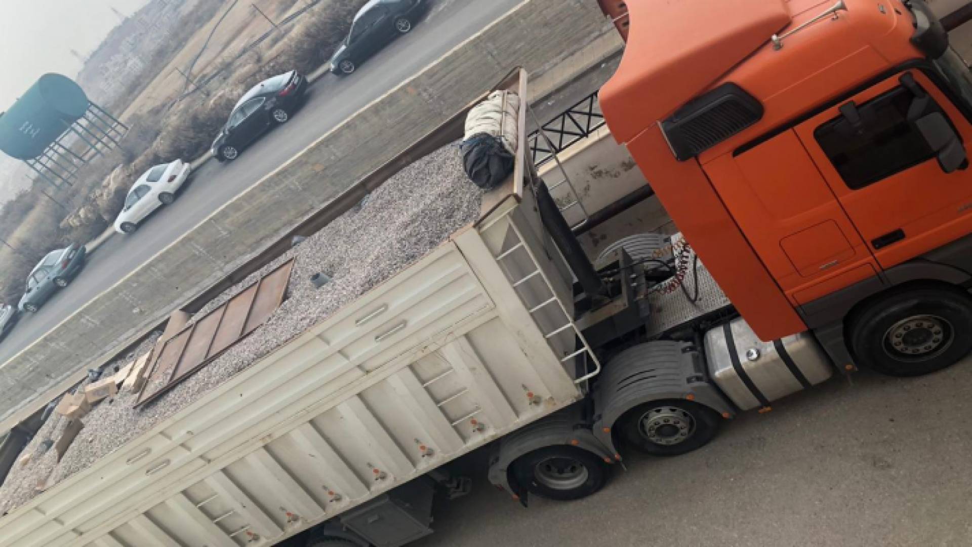 المضبوطات مخبئة داخل الشاحنة