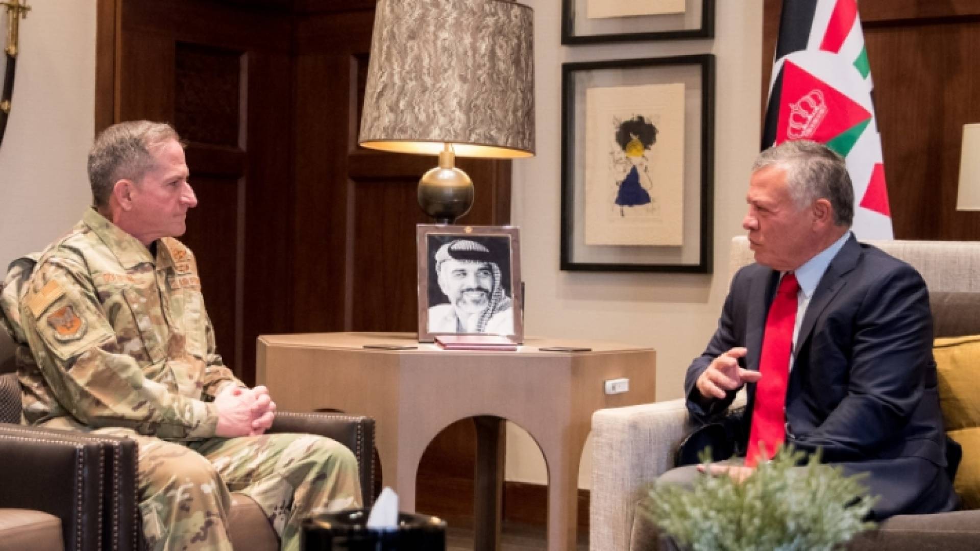 الملك يستقبل رئيس أركان القوات الجوية الأمريكية