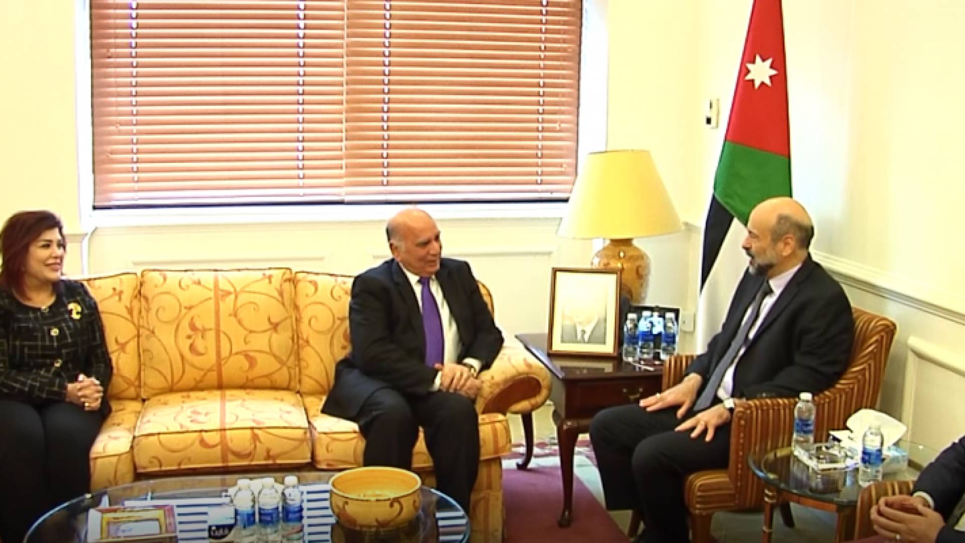 الرزاز يبحث مع نائب رئيس الوزراء العراقي تعزيز التعاون المشترك