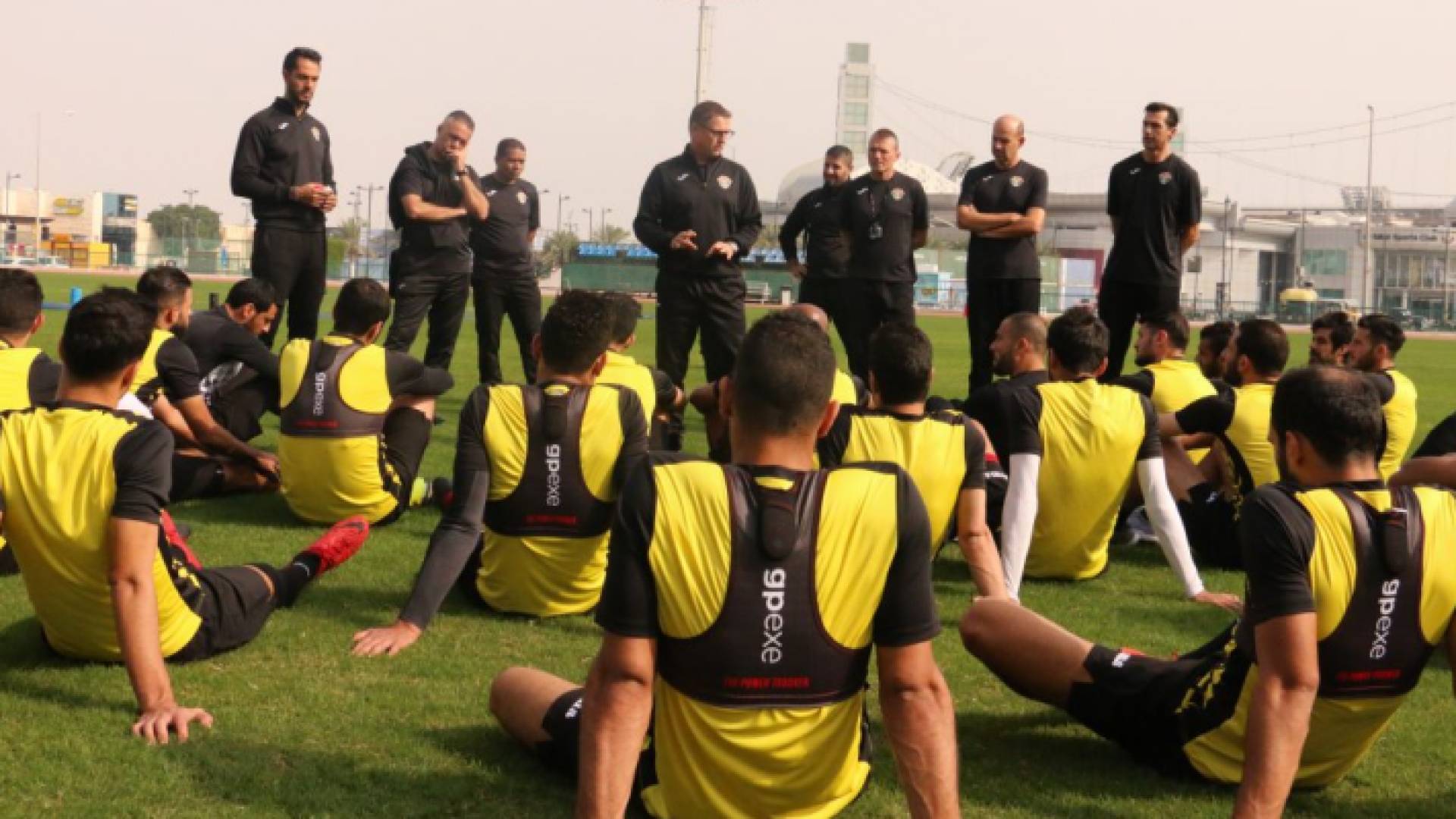 المنتخب الوطني يبدأ تحضيراته للقاء نظيره القطري وديا