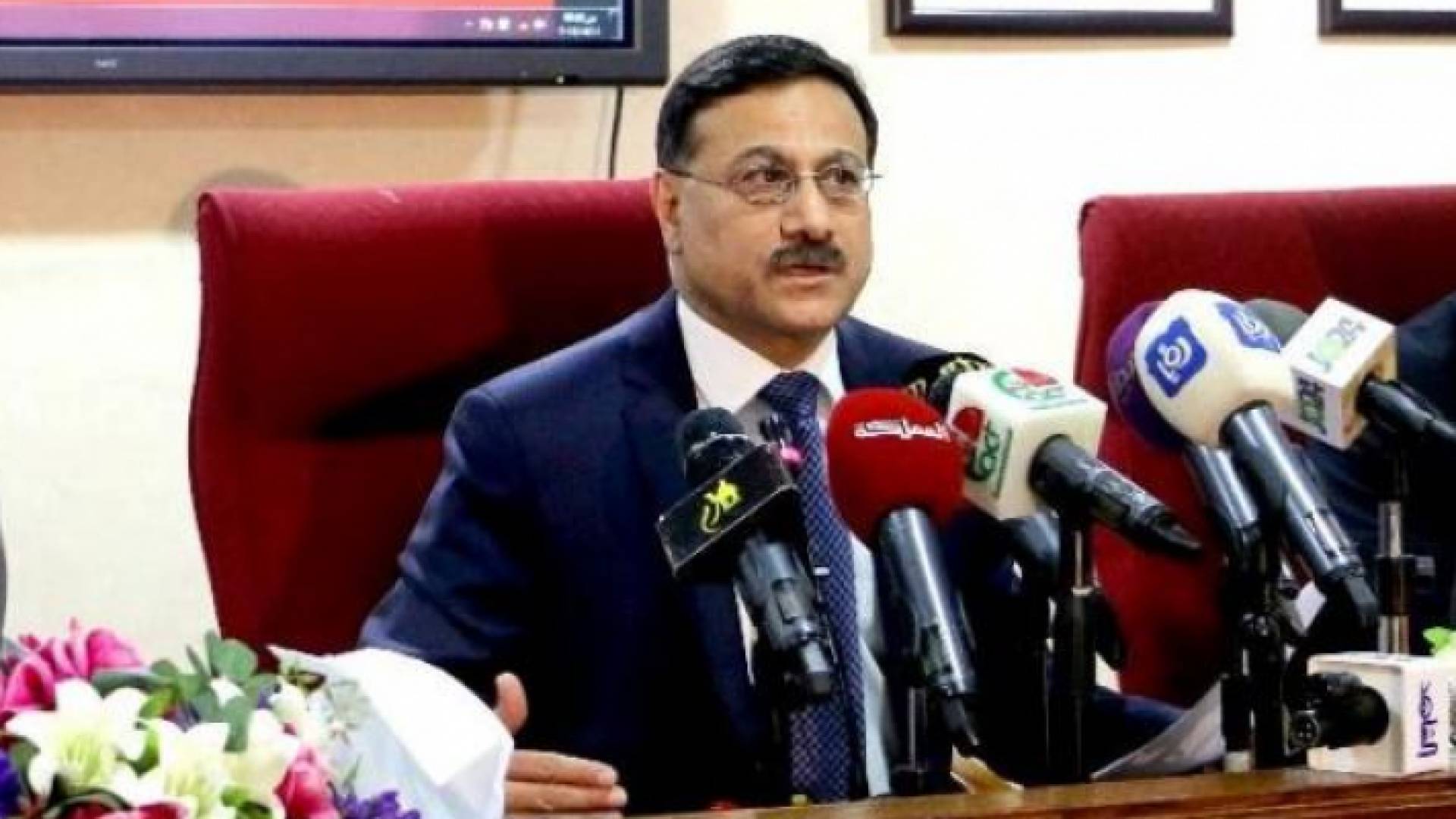 وزير المالية الدكتور عز الدين كناكرية - ارشفية