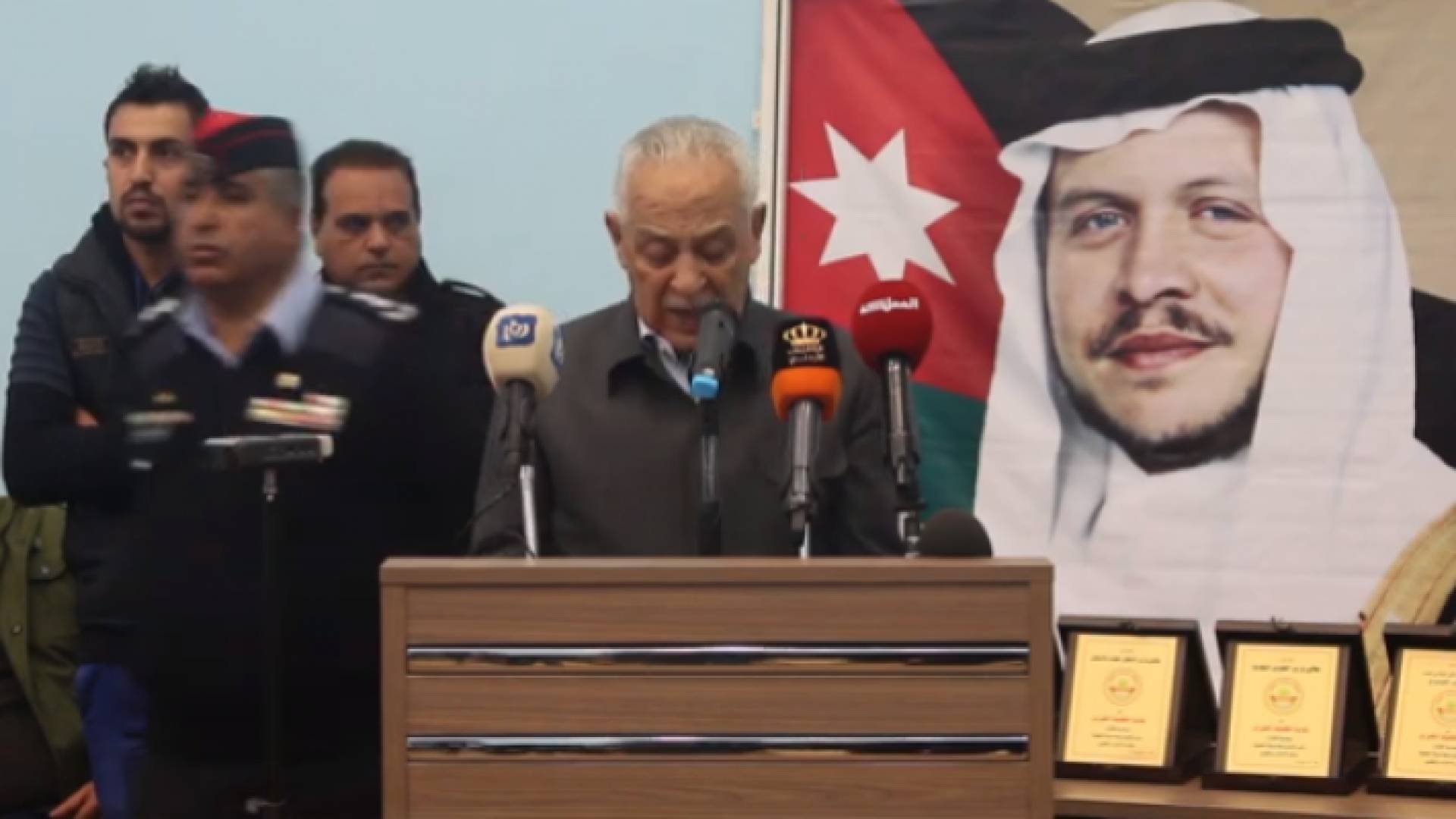 العيسوي يفتتح مشروع تطوير وسط مدينة الطفيلة