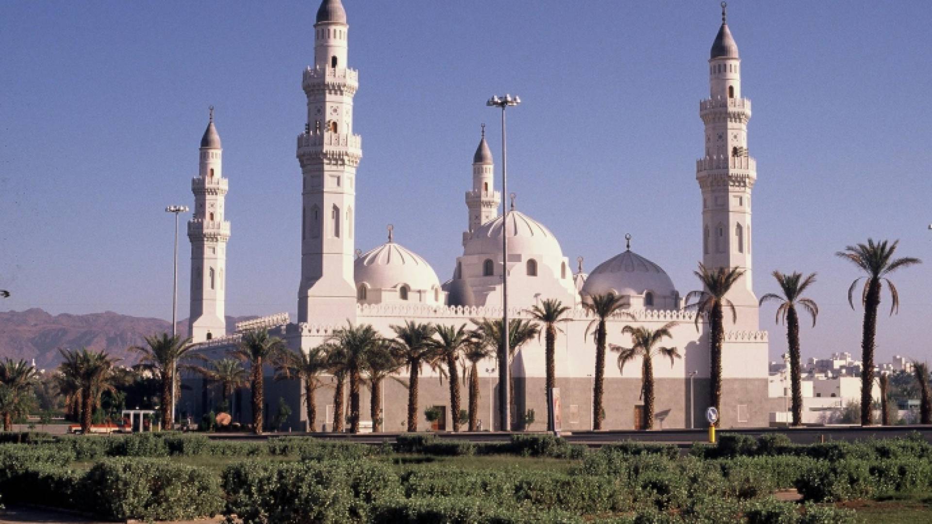 صور لأول مسجد بناه النبي.. وهذا توجيه الملك سلمان بشأنه