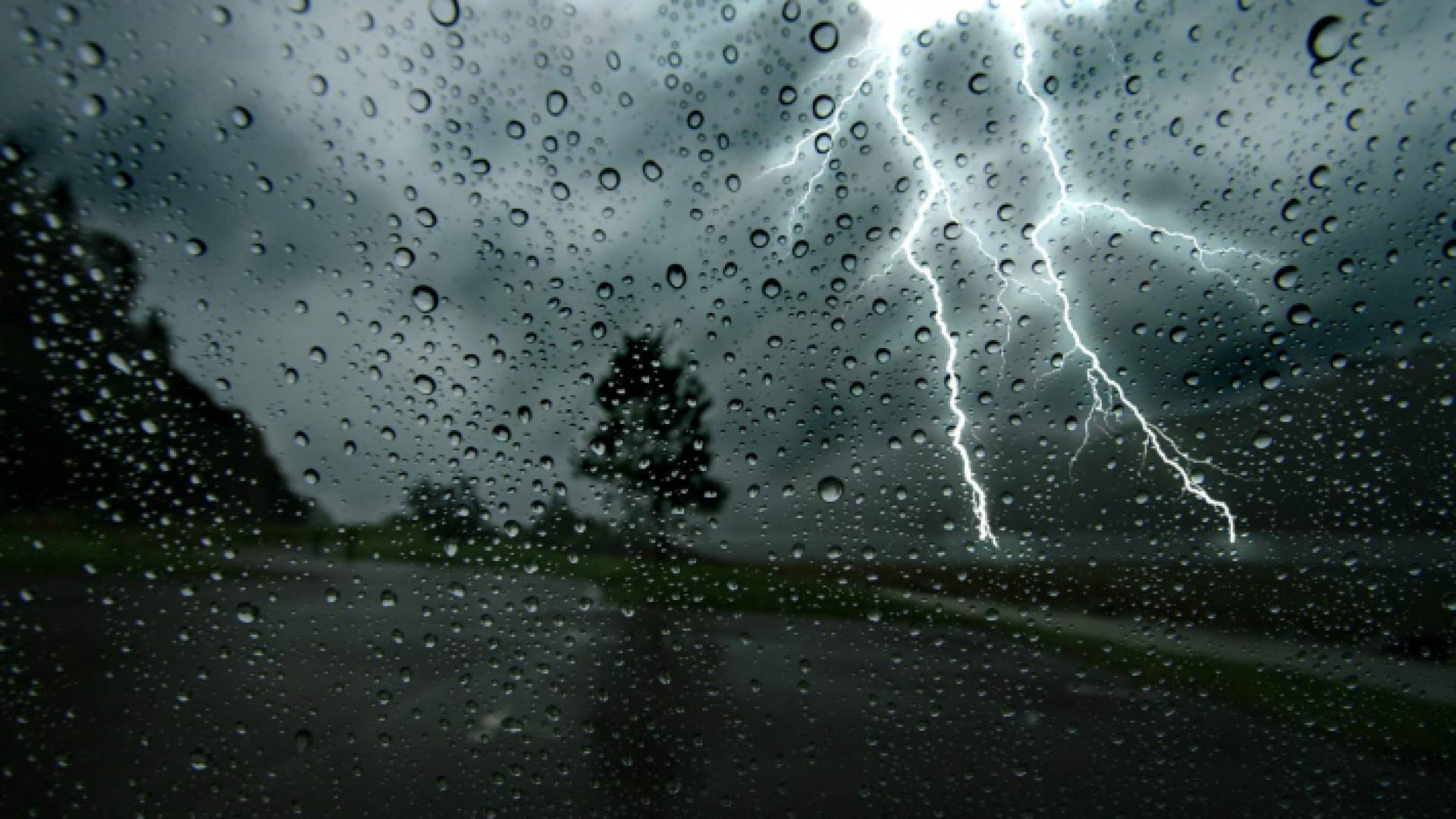 أجواء ماطرة - ارشيفية