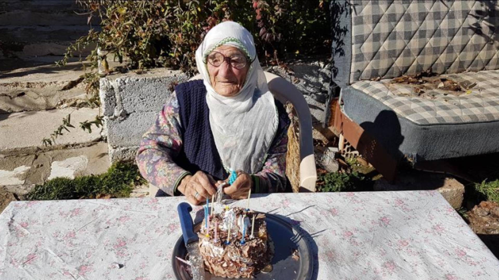 الجدة التركية أمينة أوزكان