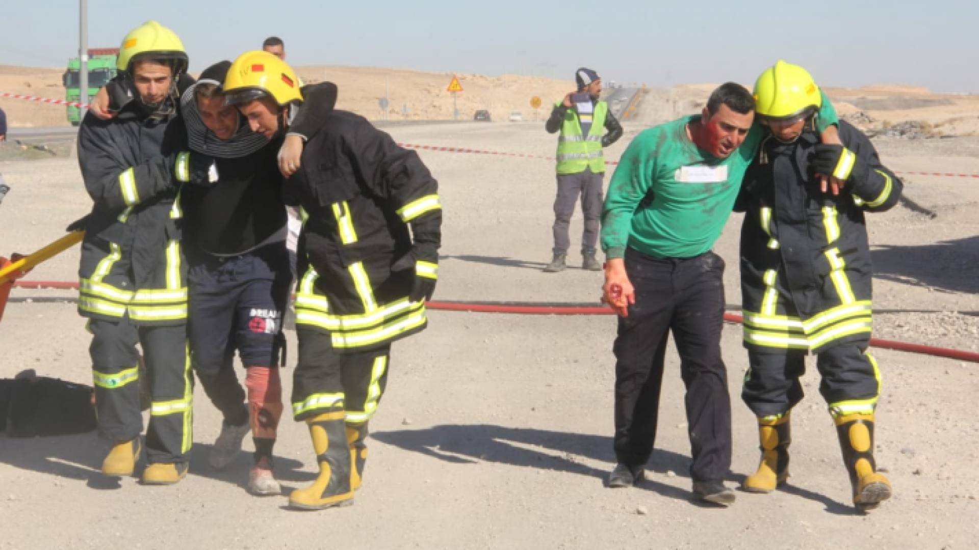 الدفاع المدني ينفذ تمرينا لحادث وهمي على الطريق الصحراوي في الحسا