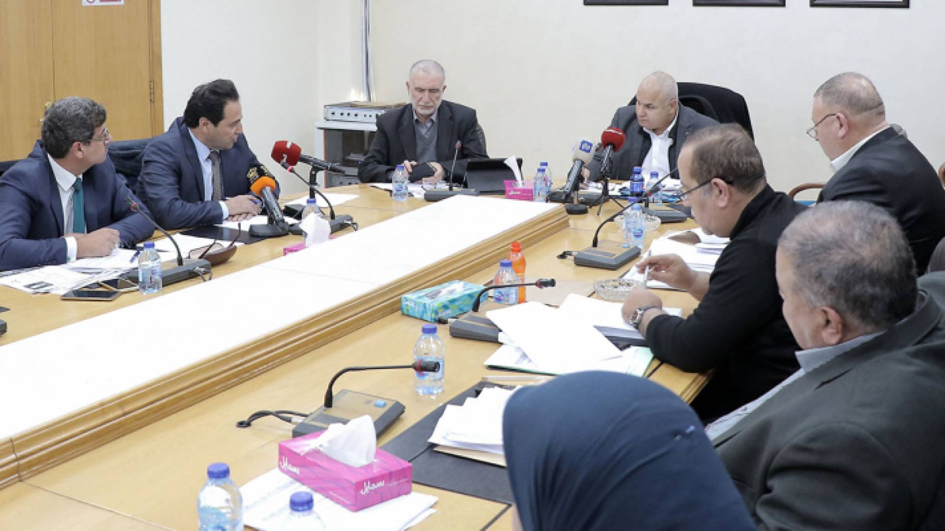 من الاجتماع