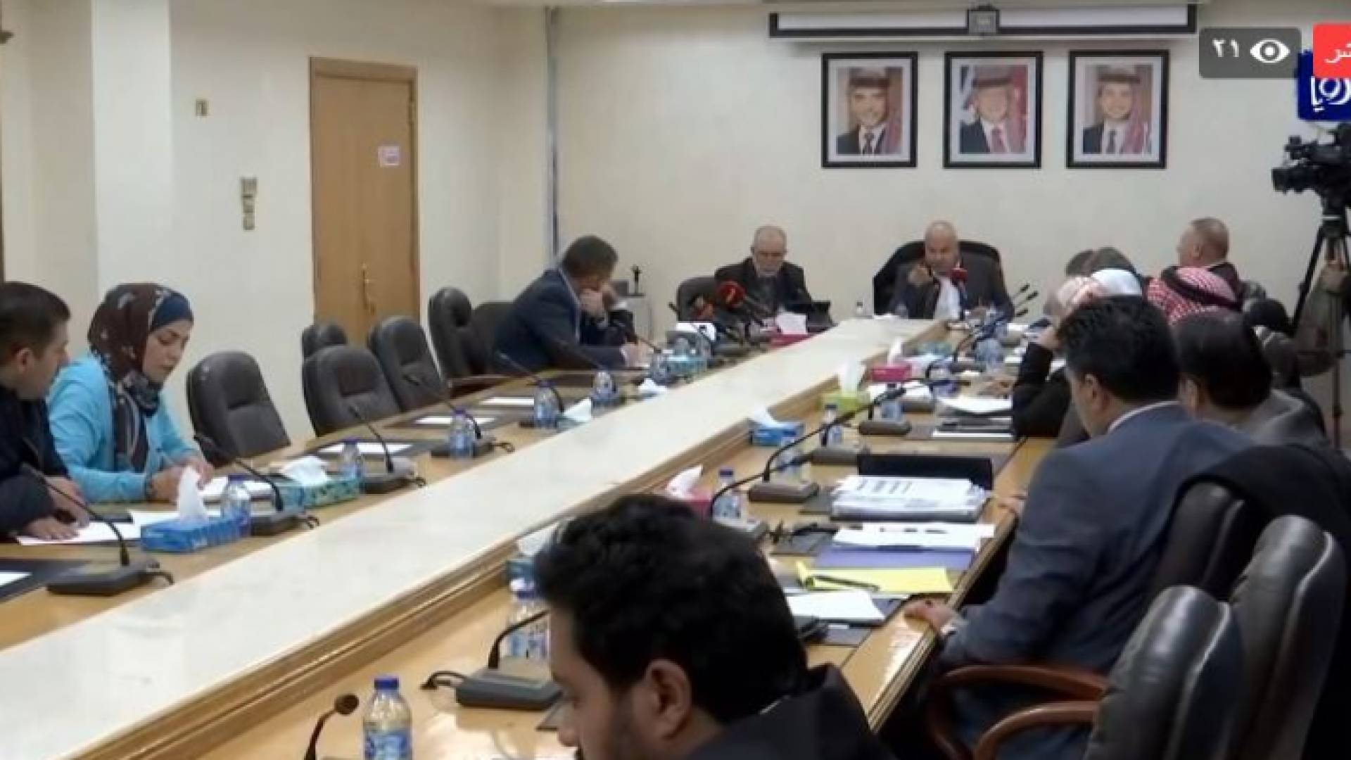 خلال الجلسة