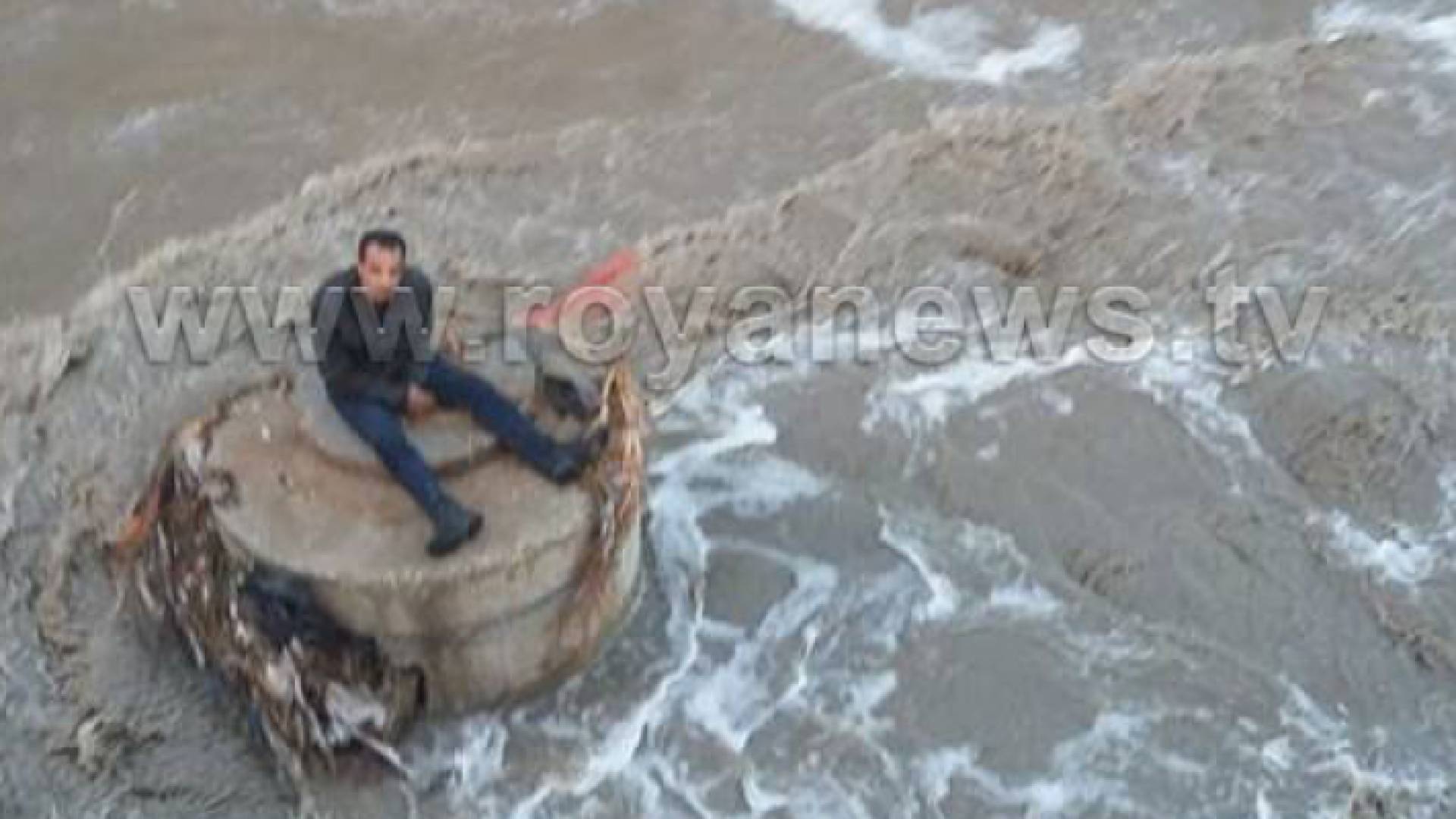 الدفاع المدني ينقذ مواطن سقط في منهل بالزرقاء