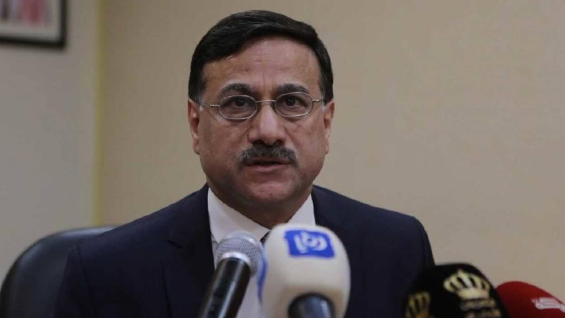 وزير المالية الدكتور عزالدين كناكرية - ارشيفية