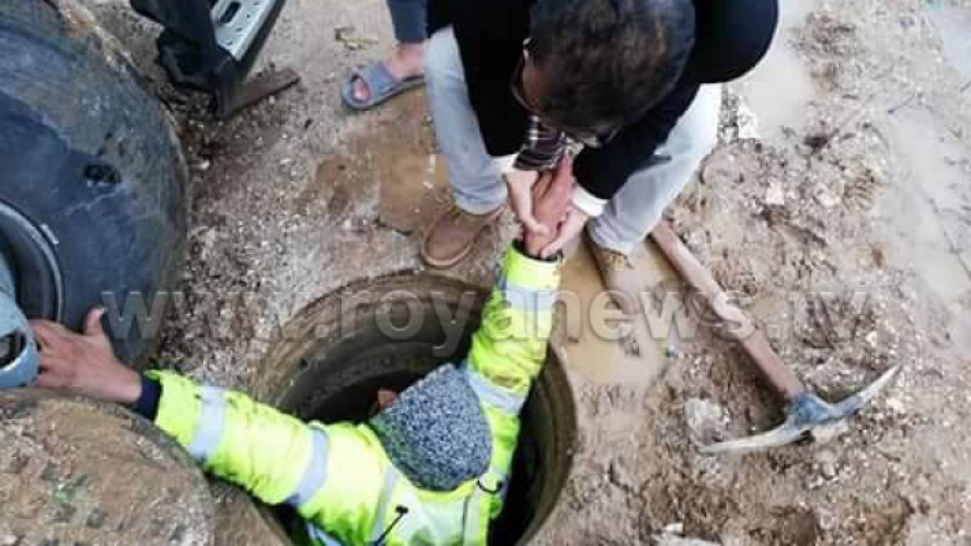 عامل الوطن قام بفتح المنهل للمواطنين