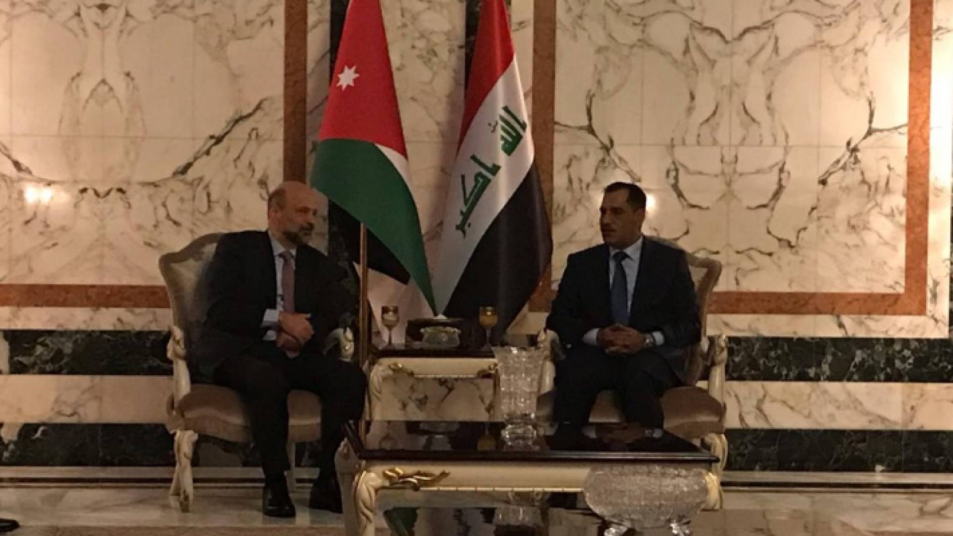 الرزاز يصل بغداد